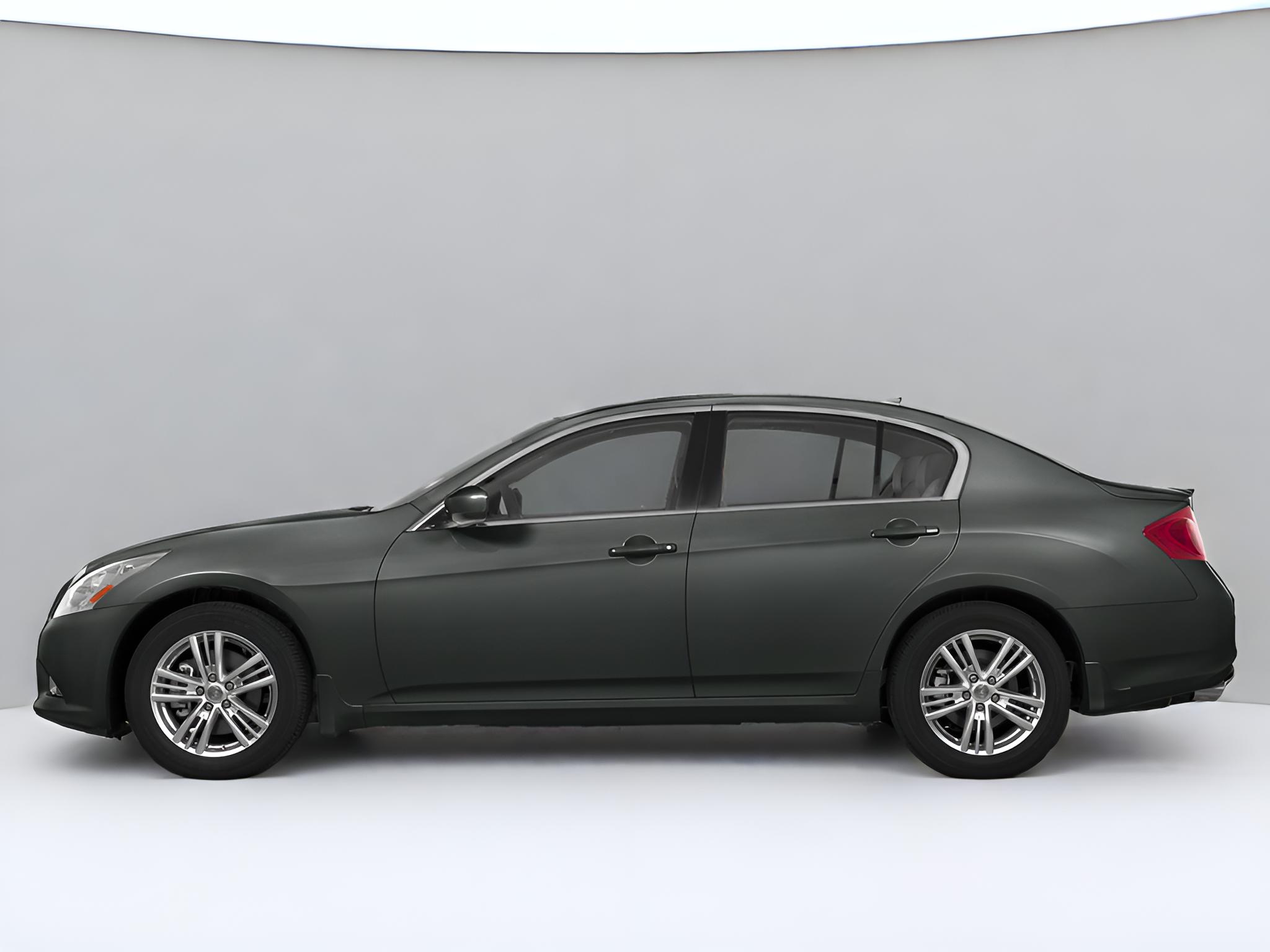 2015 INFINITI Q40 4dr Sdn RWD