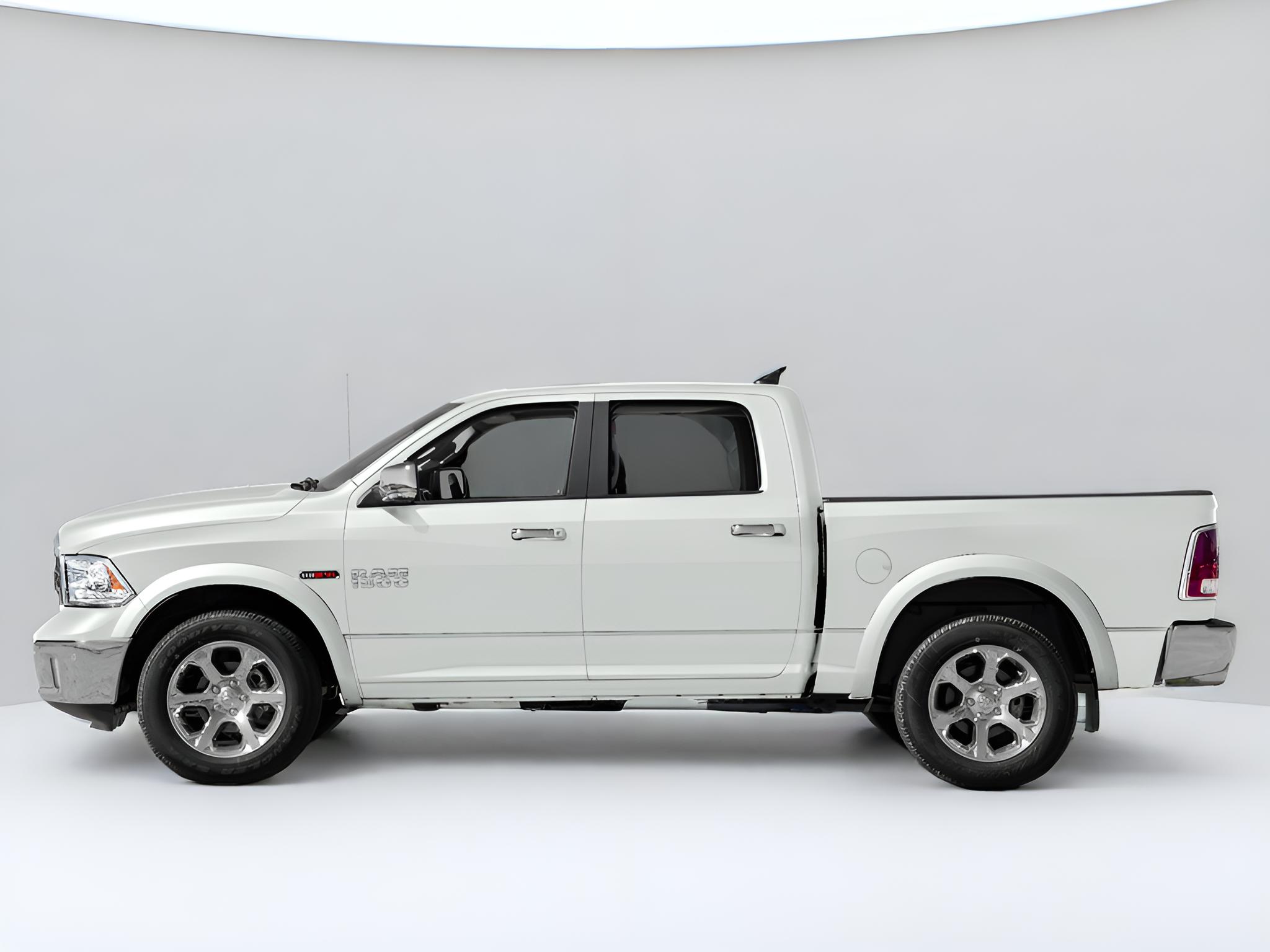 2017 RAM 1500 Laramie Crew Cab 4x4 5'7"" Box