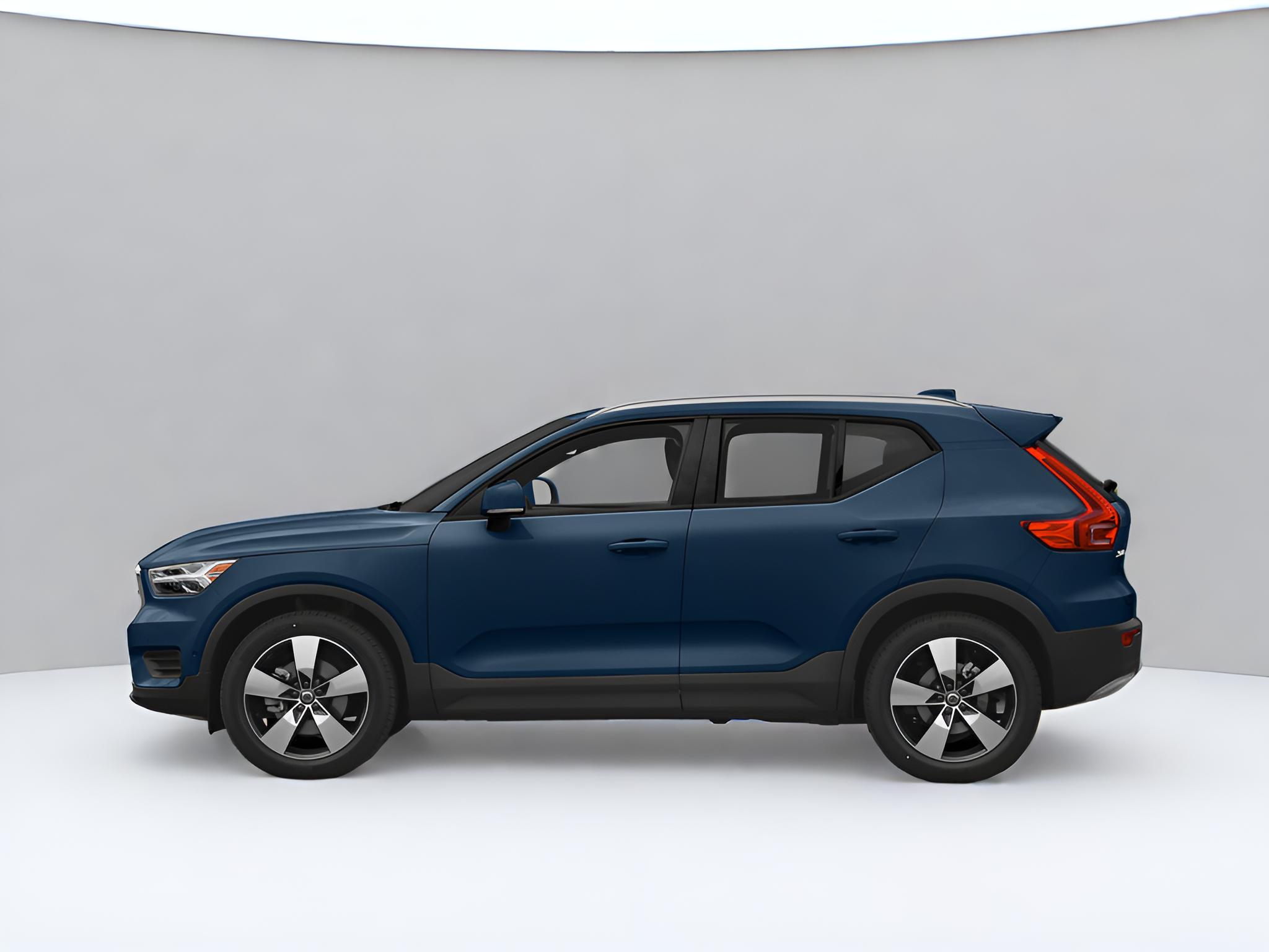 2021 Volvo XC40 Momentum
