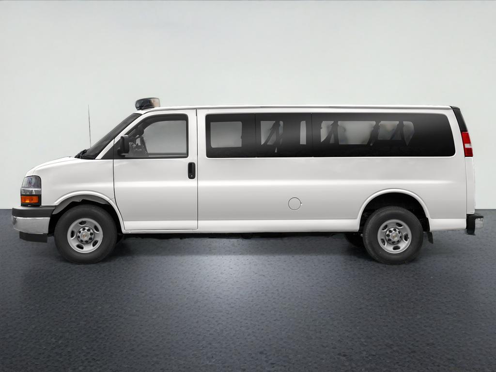 2022 Chevrolet Express Passenger 1LS