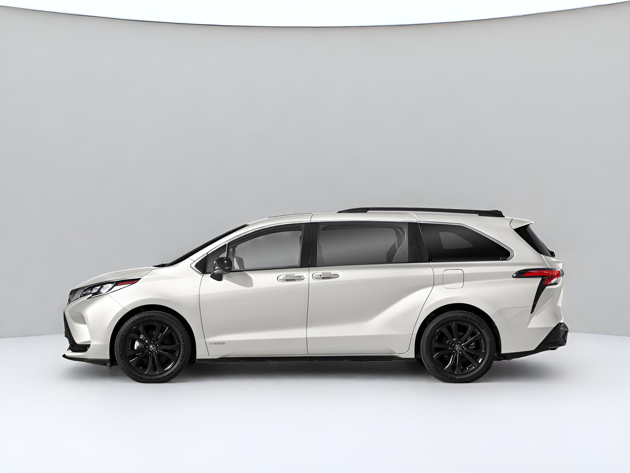 2022 Toyota Sienna XSE 7 Passenger