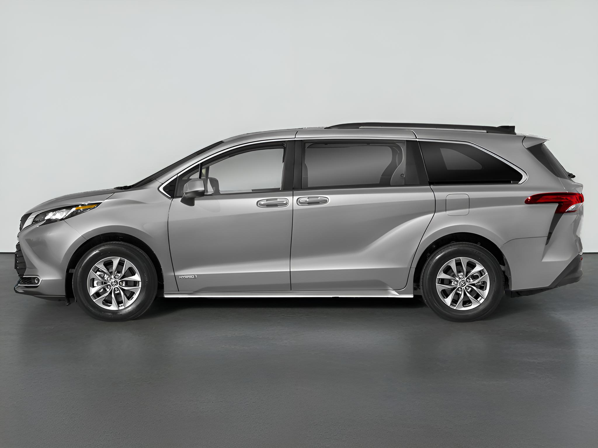 2024 Toyota Sienna XLE 8 Passenger