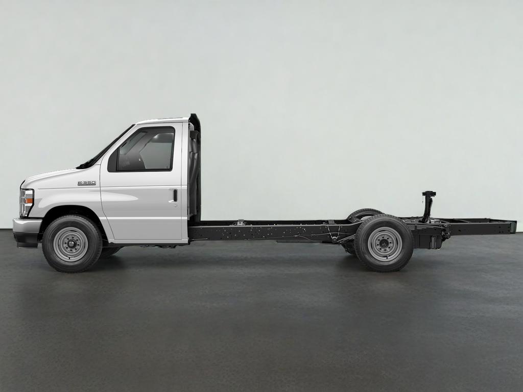 2025 Ford E-Series Cutaway Base Cutaway
