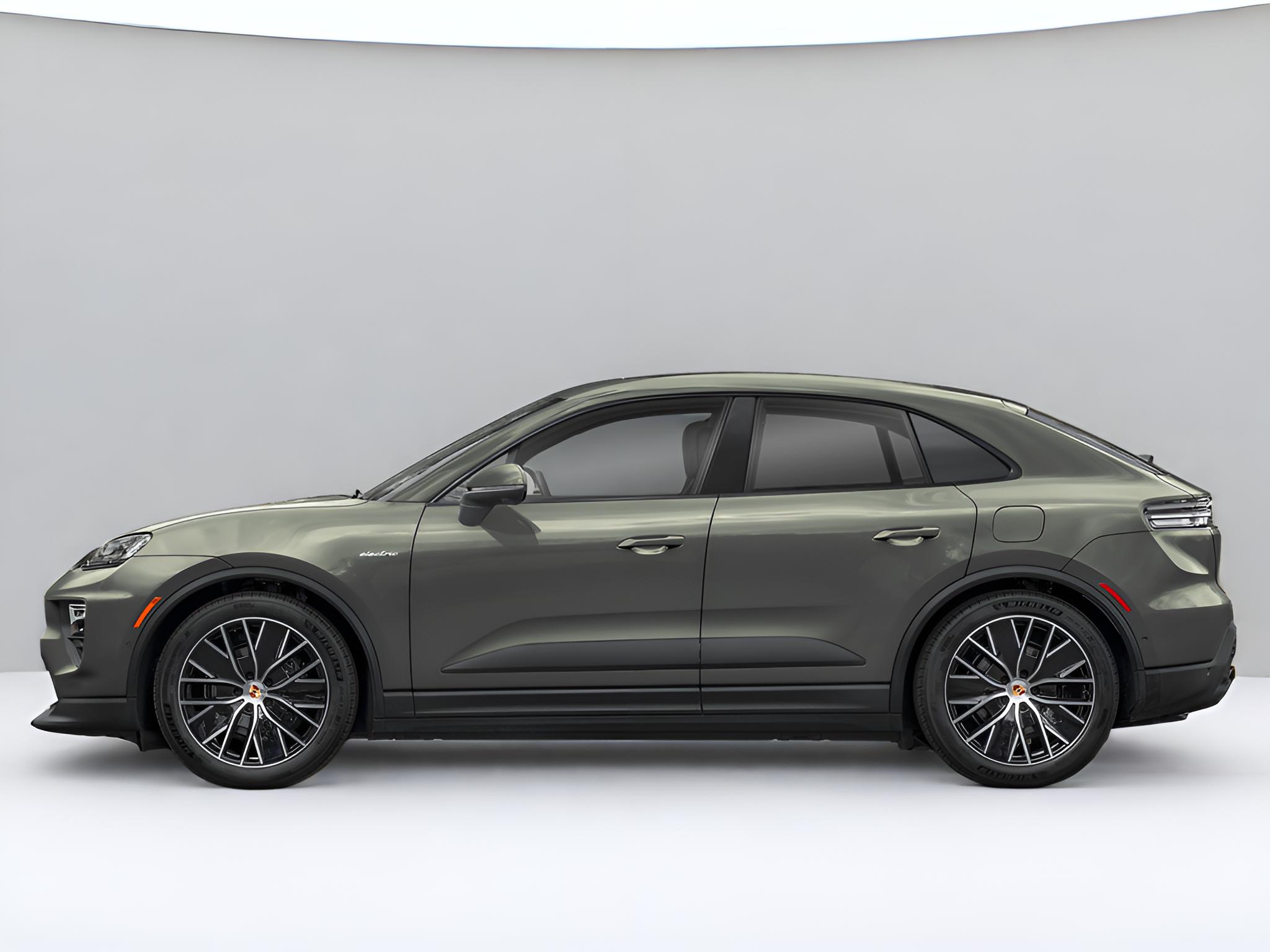 2025 Porsche Macan Base