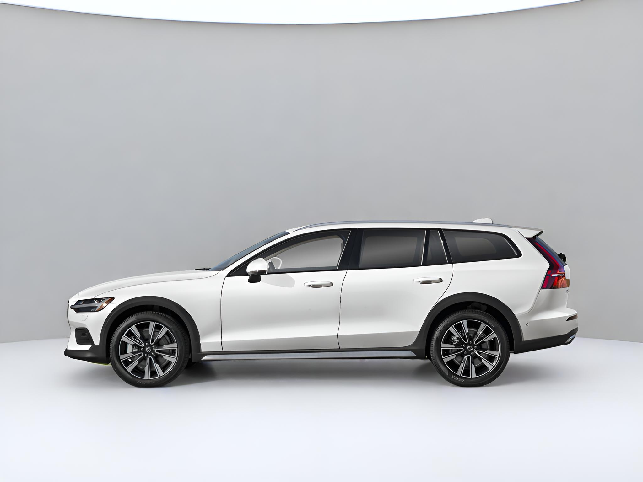 2025 Volvo V60 Cross Country B5 Plus