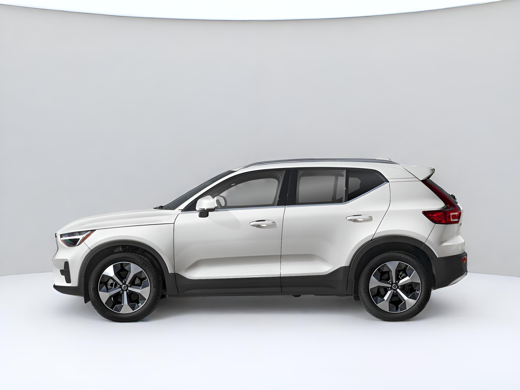 2025 Volvo XC40 B5 Core