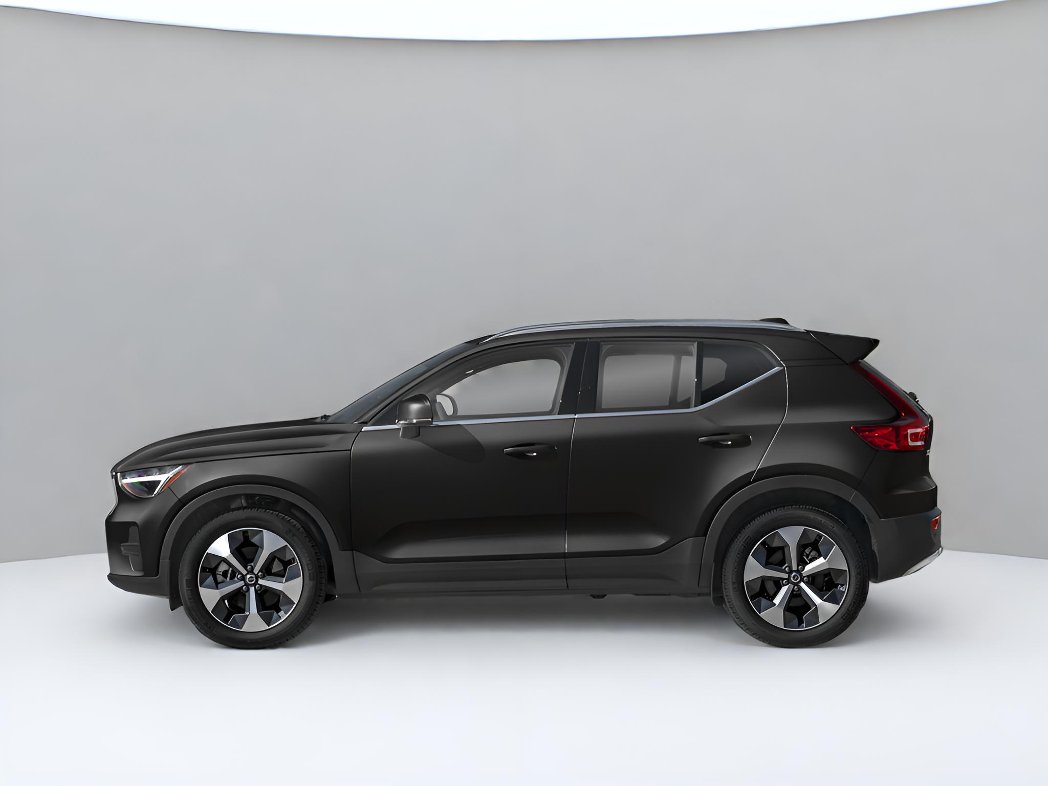 2025 Volvo XC40 B5 Core