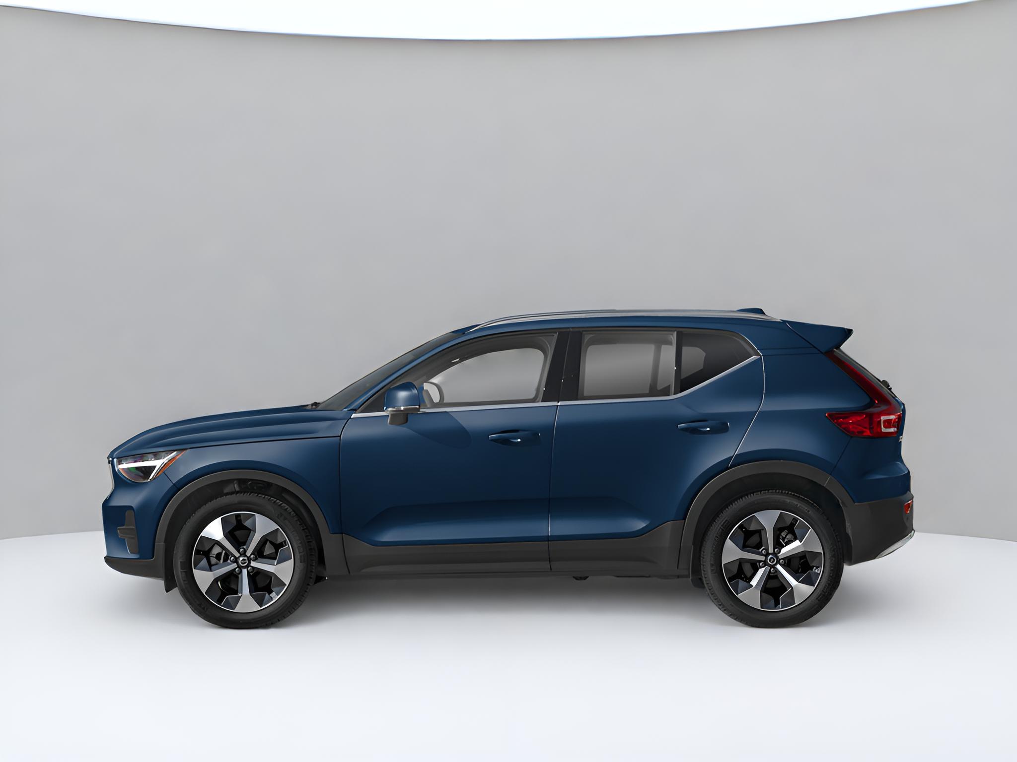 2025 Volvo XC40 B5 Plus Bright Theme
