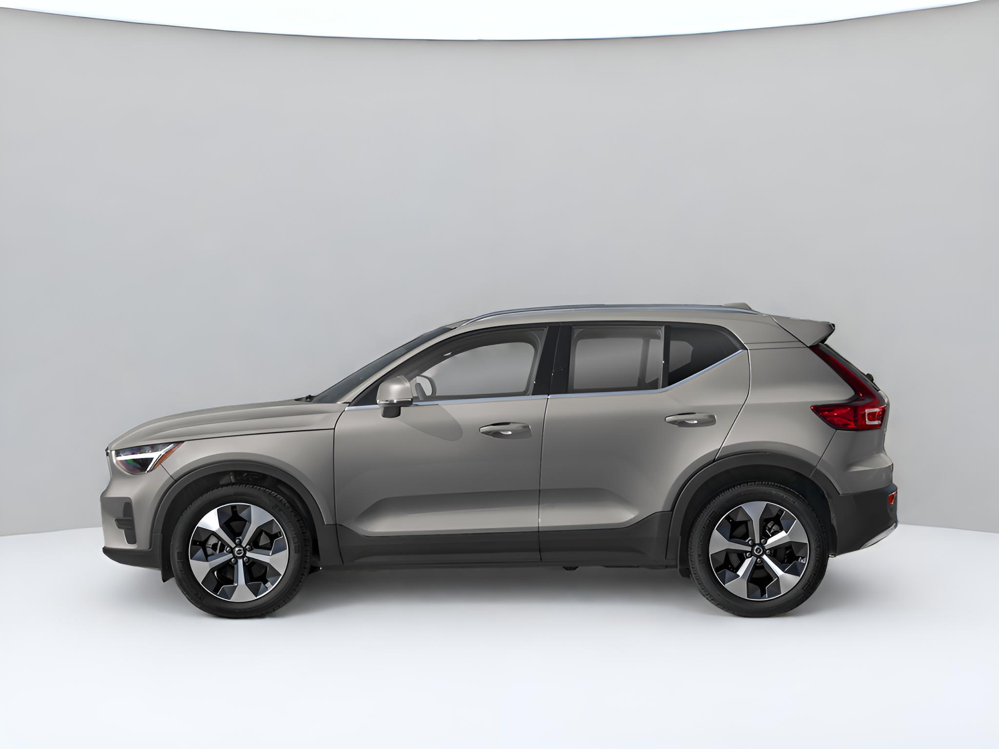 2025 Volvo XC40 B5 Plus Bright Theme