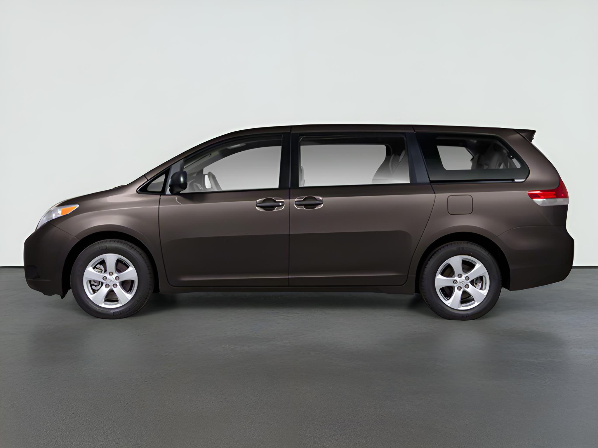 2012 Toyota Sienna LE 8 Passenger