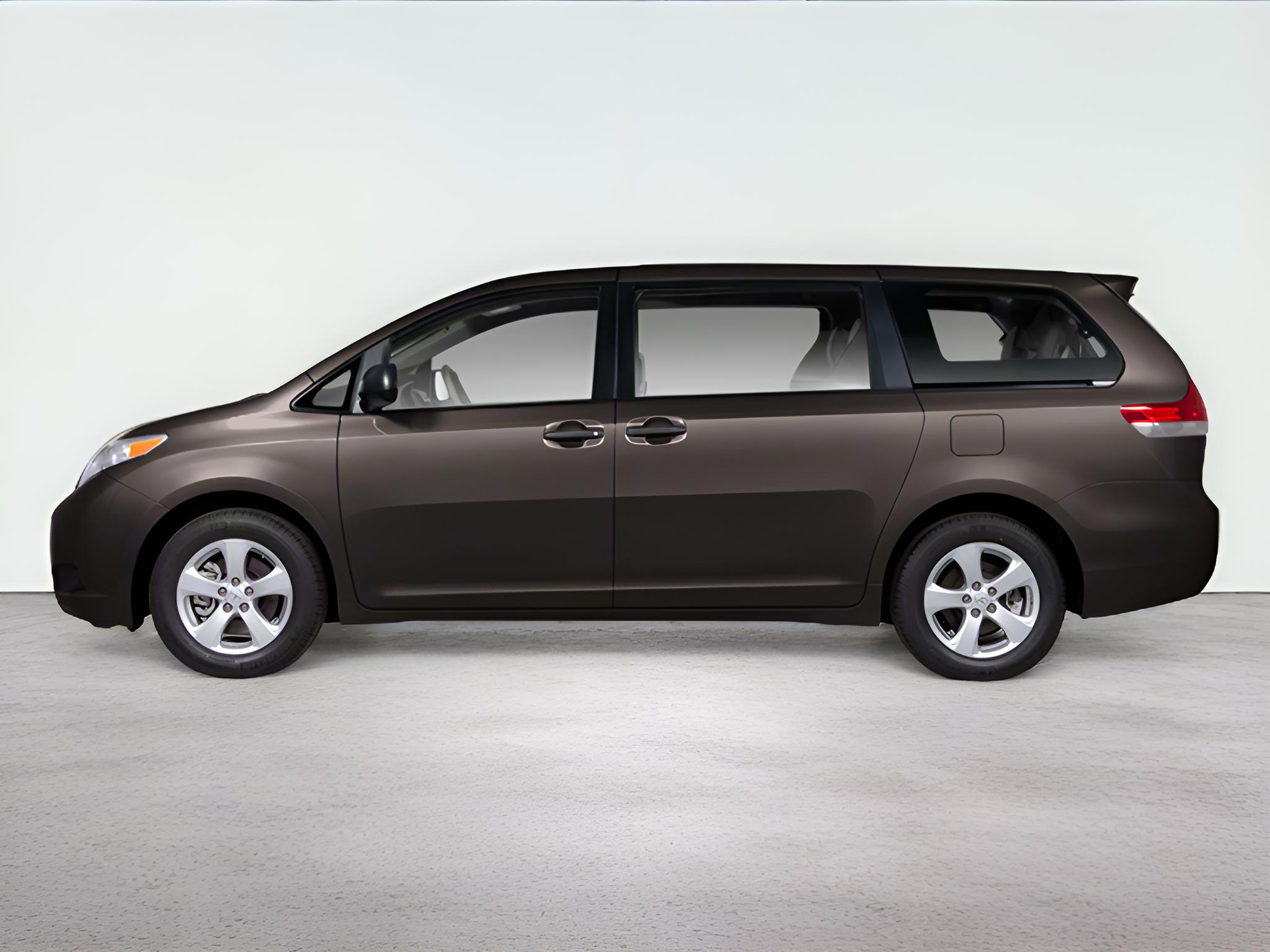 2012 Toyota Sienna LE 8 Passenger