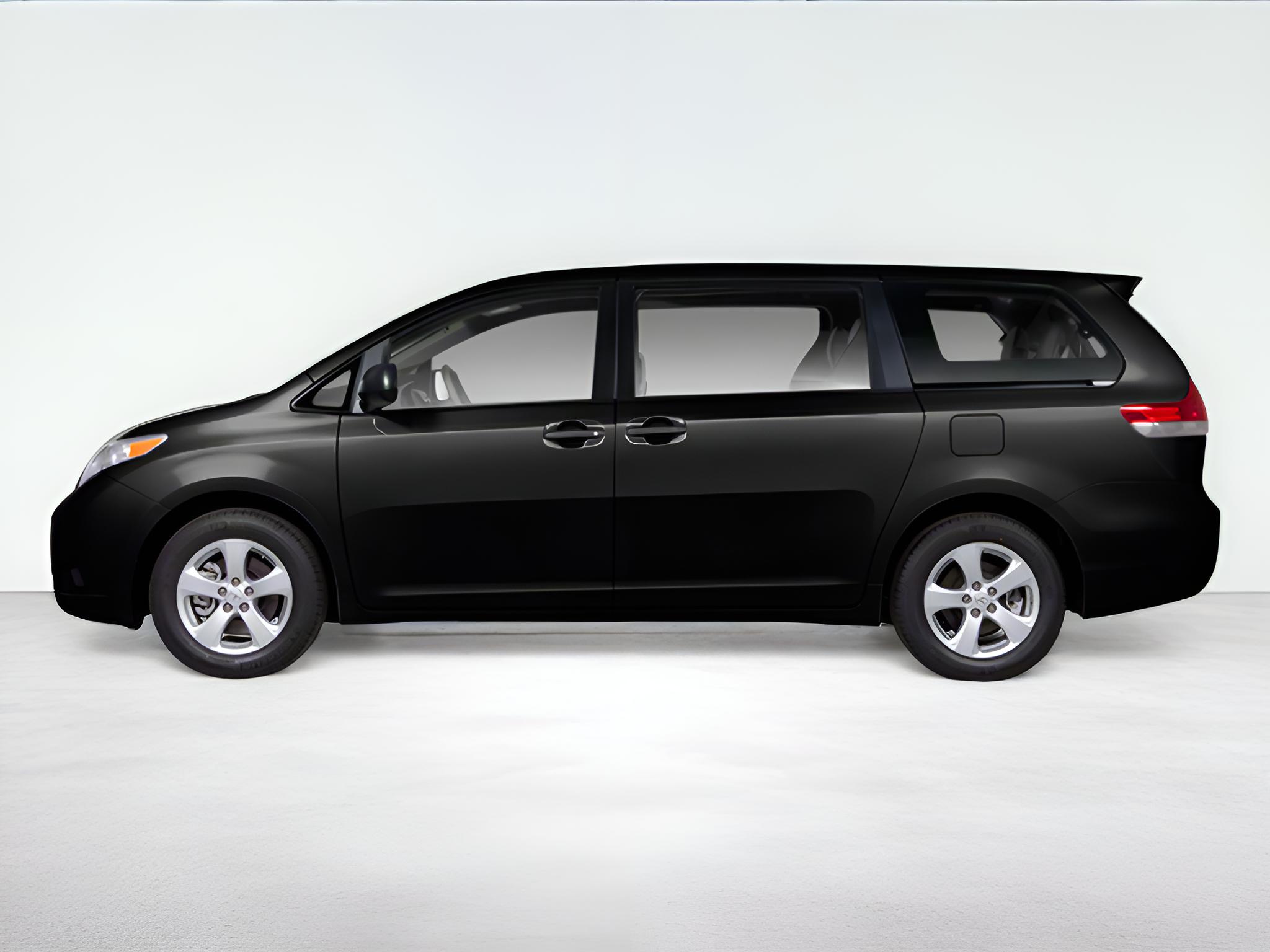 2012 Toyota Sienna LE 8 Passenger