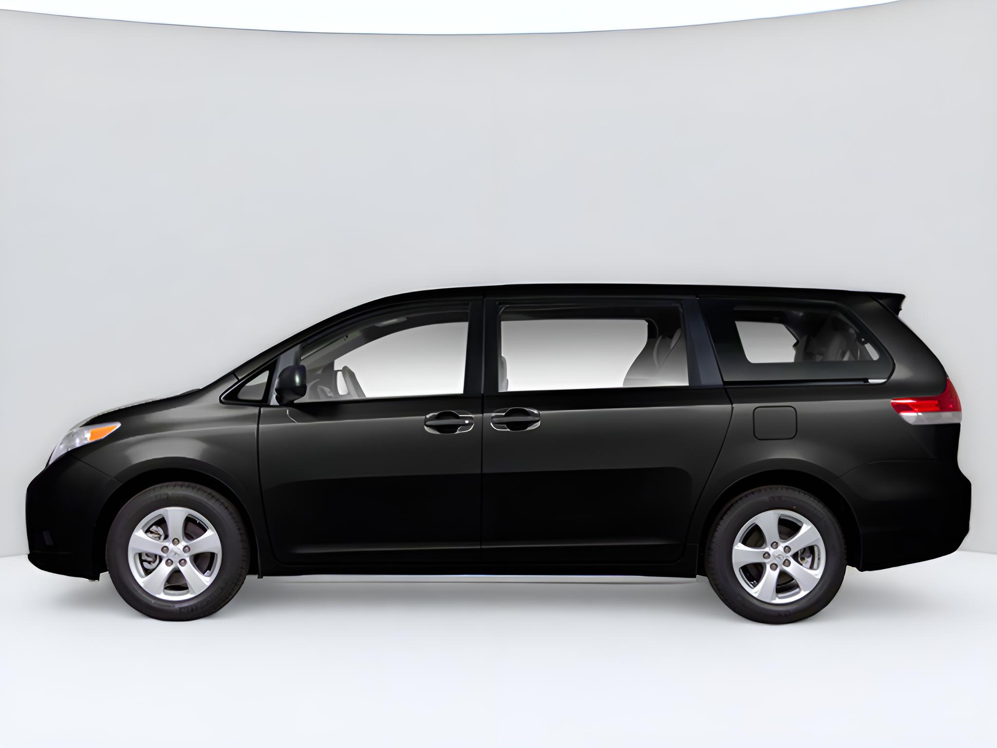 2012 Toyota Sienna LE 8 Passenger