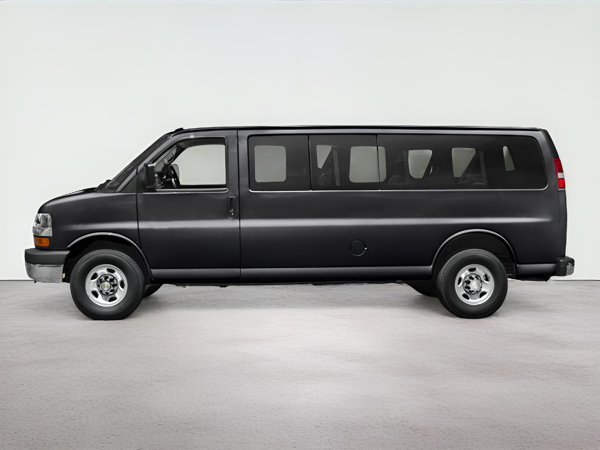 2017 Chevrolet Express Passenger LT