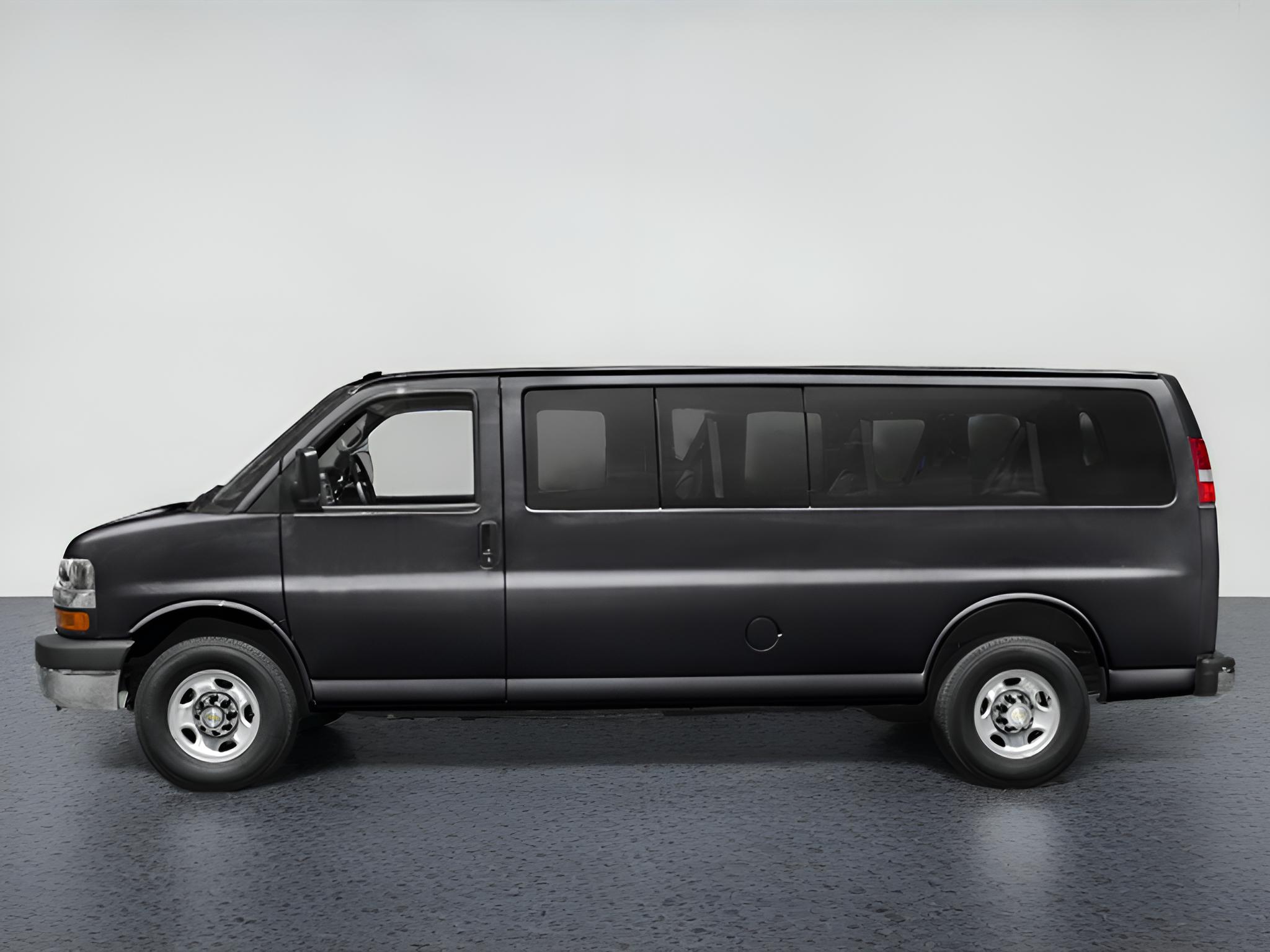 2017 Chevrolet Express Passenger LT