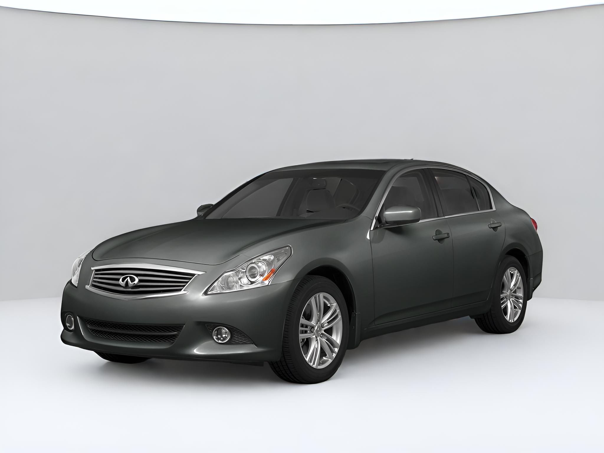 2015 INFINITI Q40 4dr Sdn RWD