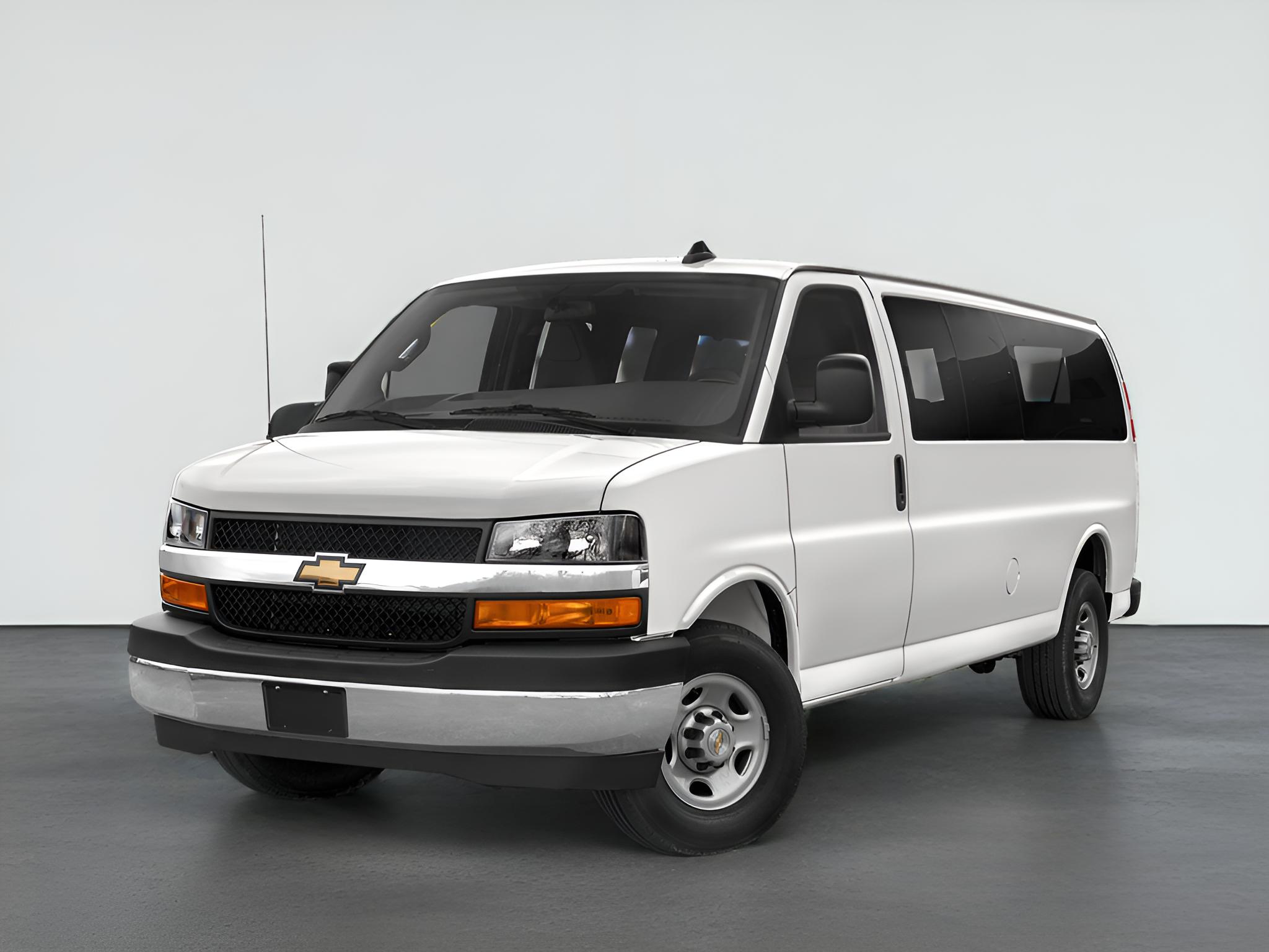 2022 Chevrolet Express Passenger 1LS