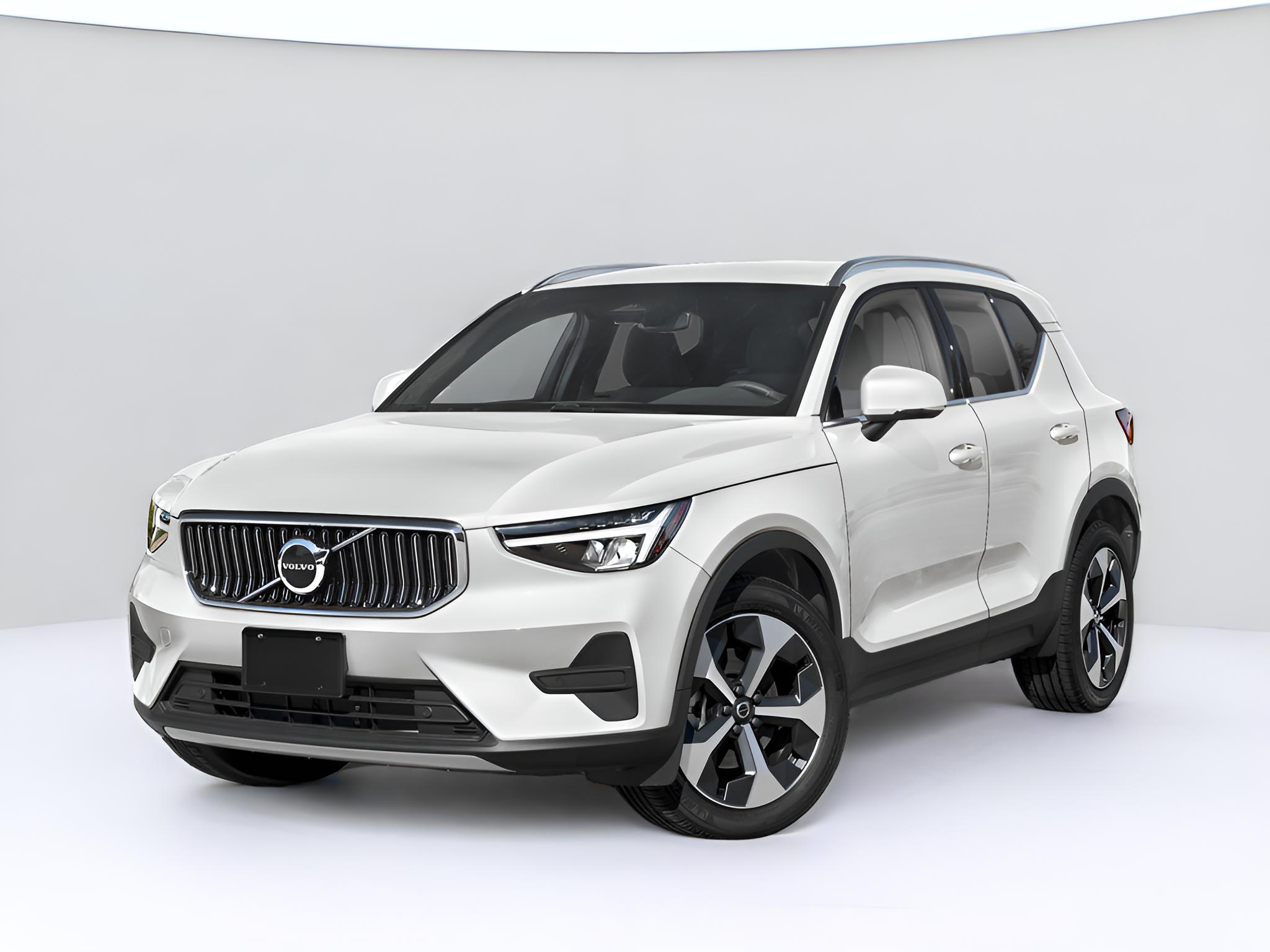 2025 Volvo XC40 B5 Core