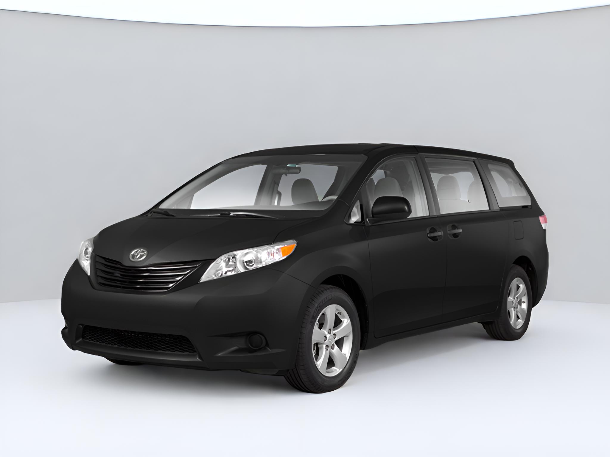 2012 Toyota Sienna LE 8 Passenger