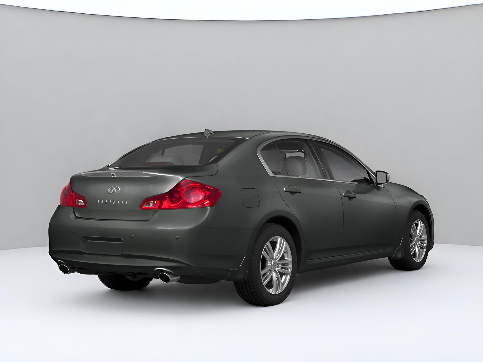 2015 INFINITI Q40 4dr Sdn RWD