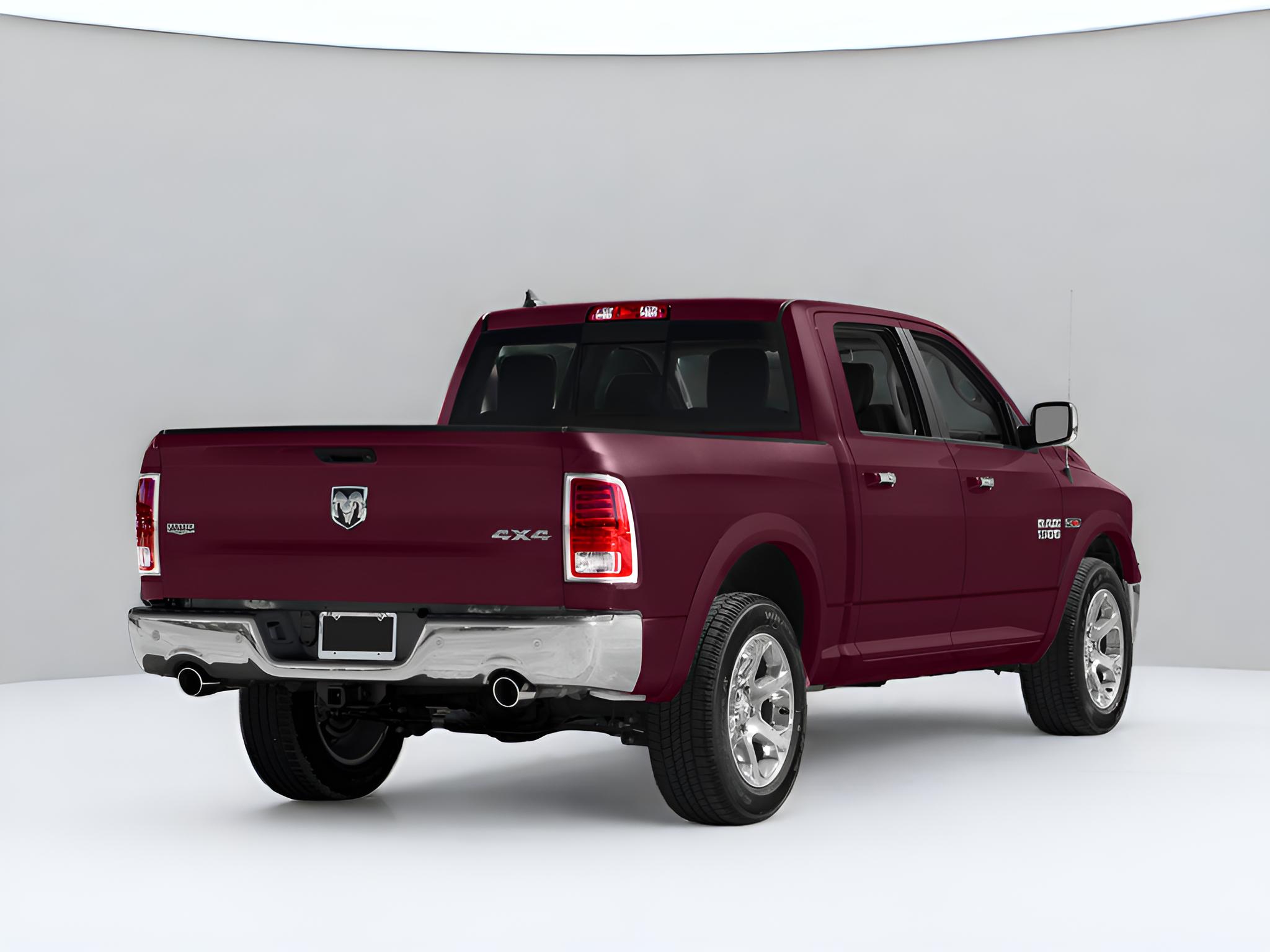 2017 RAM 1500 Laramie Crew Cab 4x4 5'7"" Box