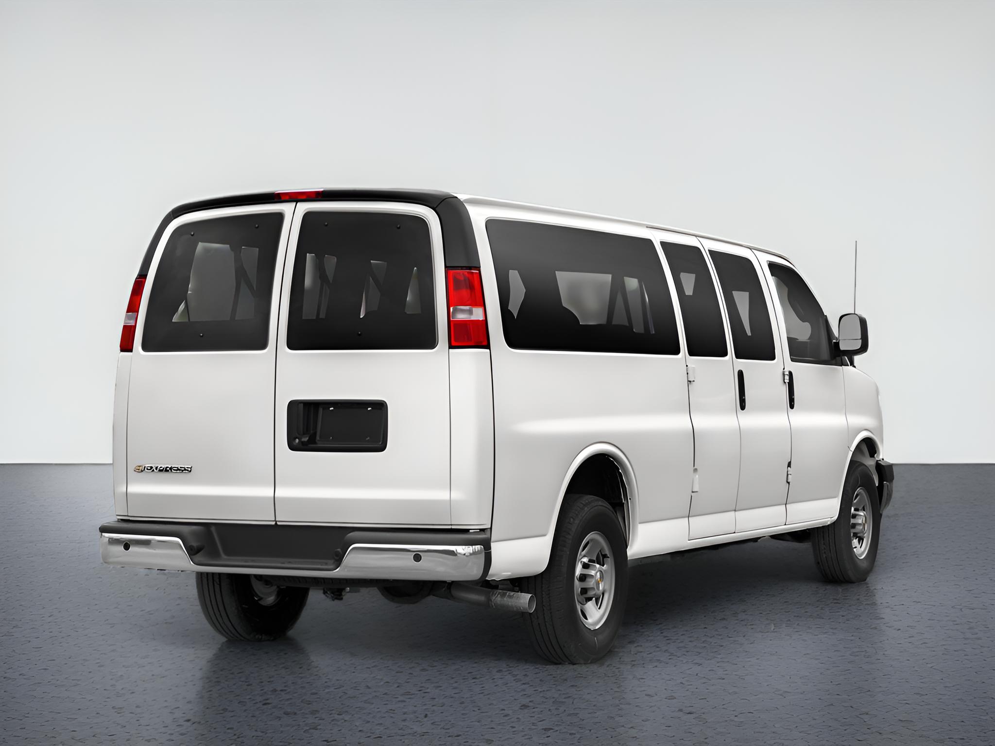 2022 Chevrolet Express Passenger 1LS