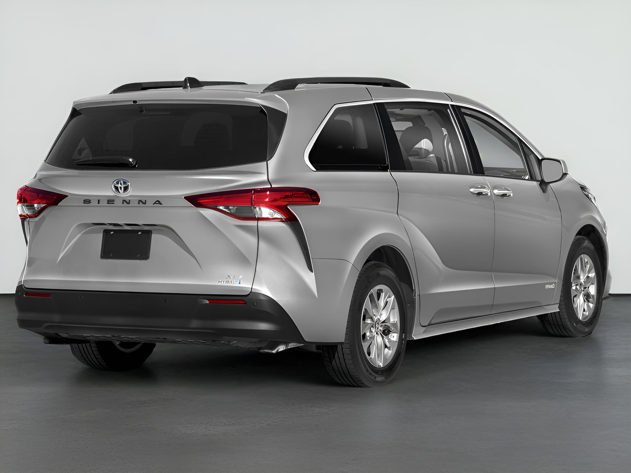 2024 Toyota Sienna XLE 8 Passenger