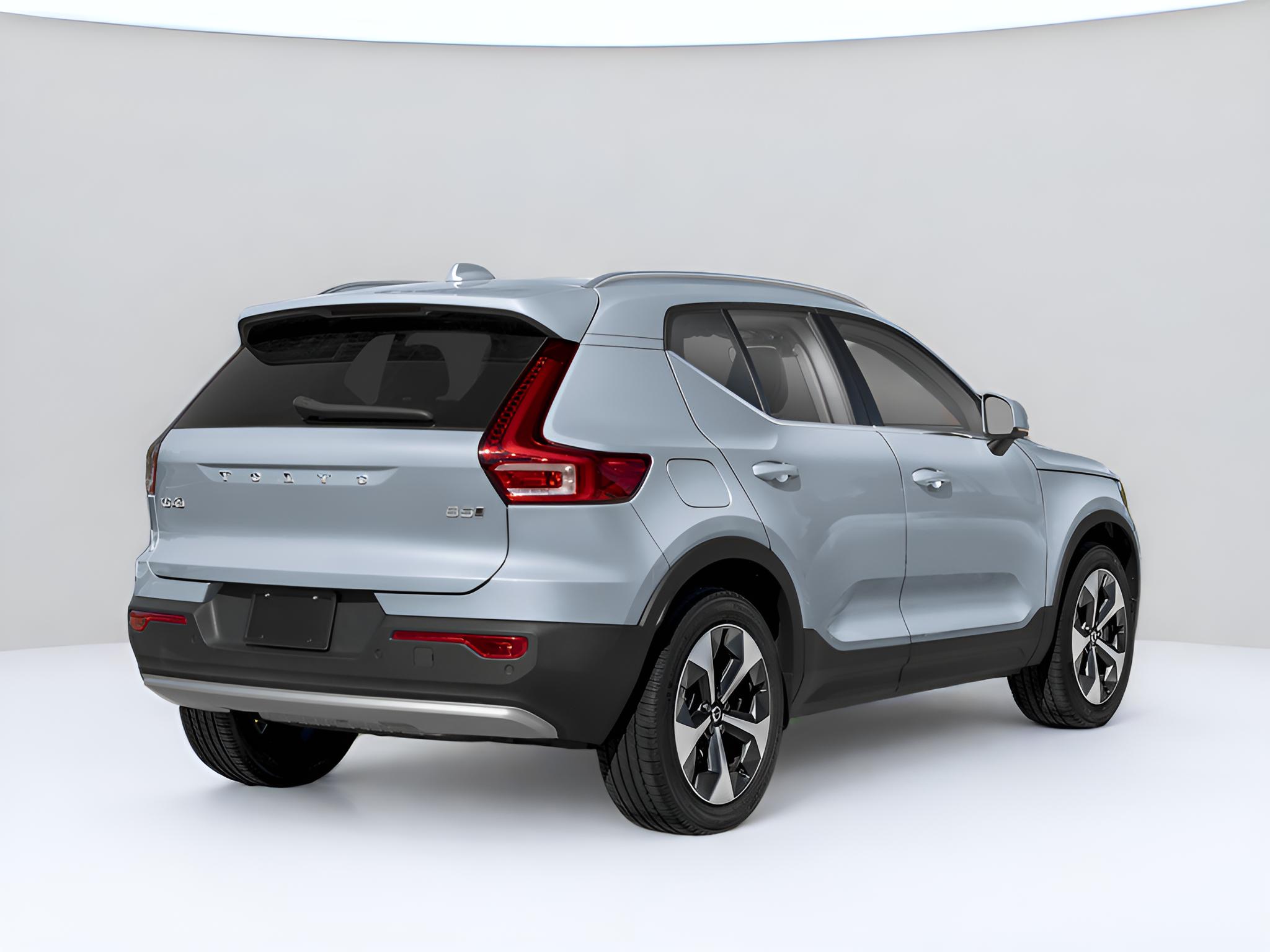2025 Volvo XC40 B5 Plus Bright Theme