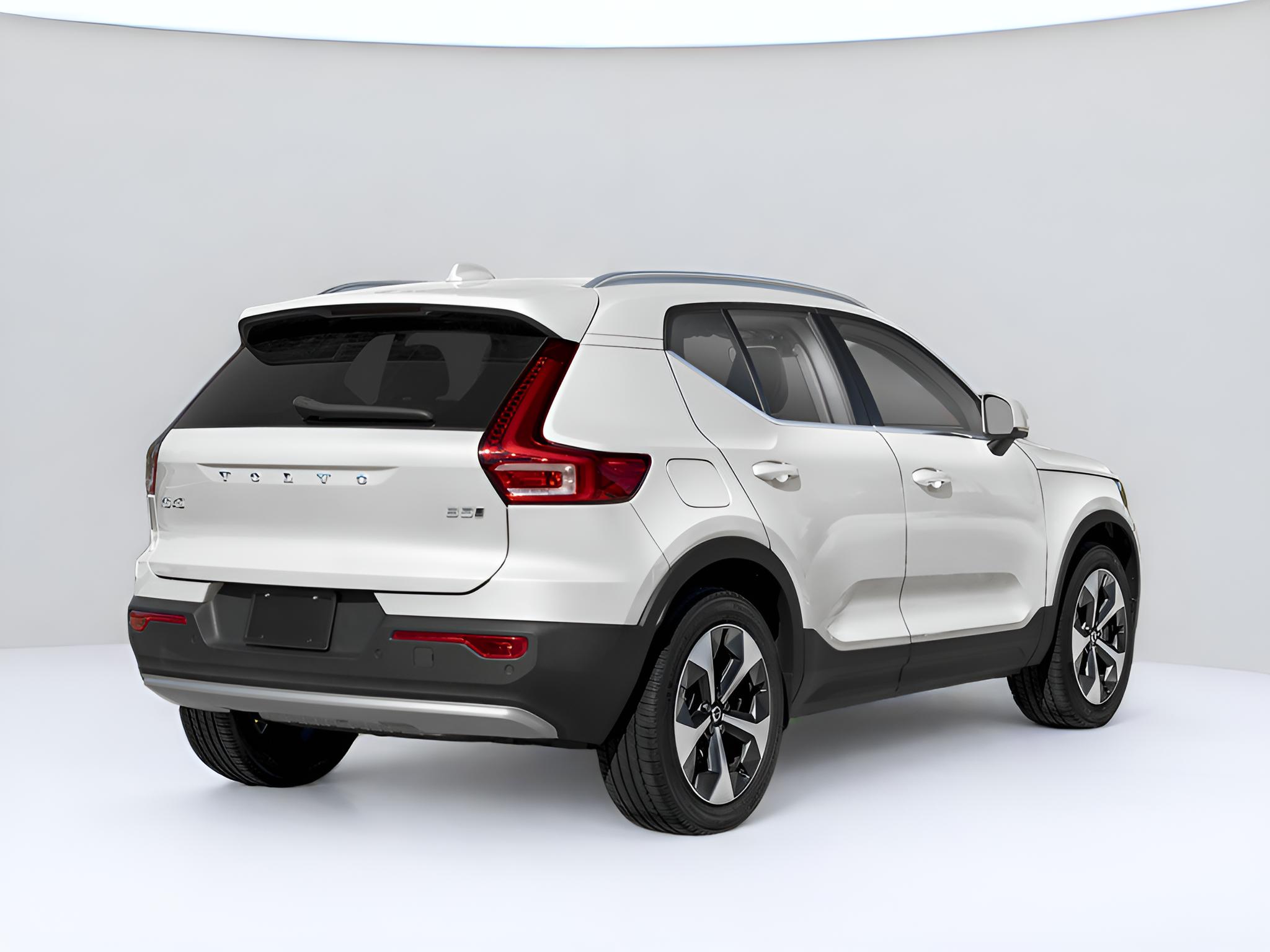 2025 Volvo XC40 B5 Core