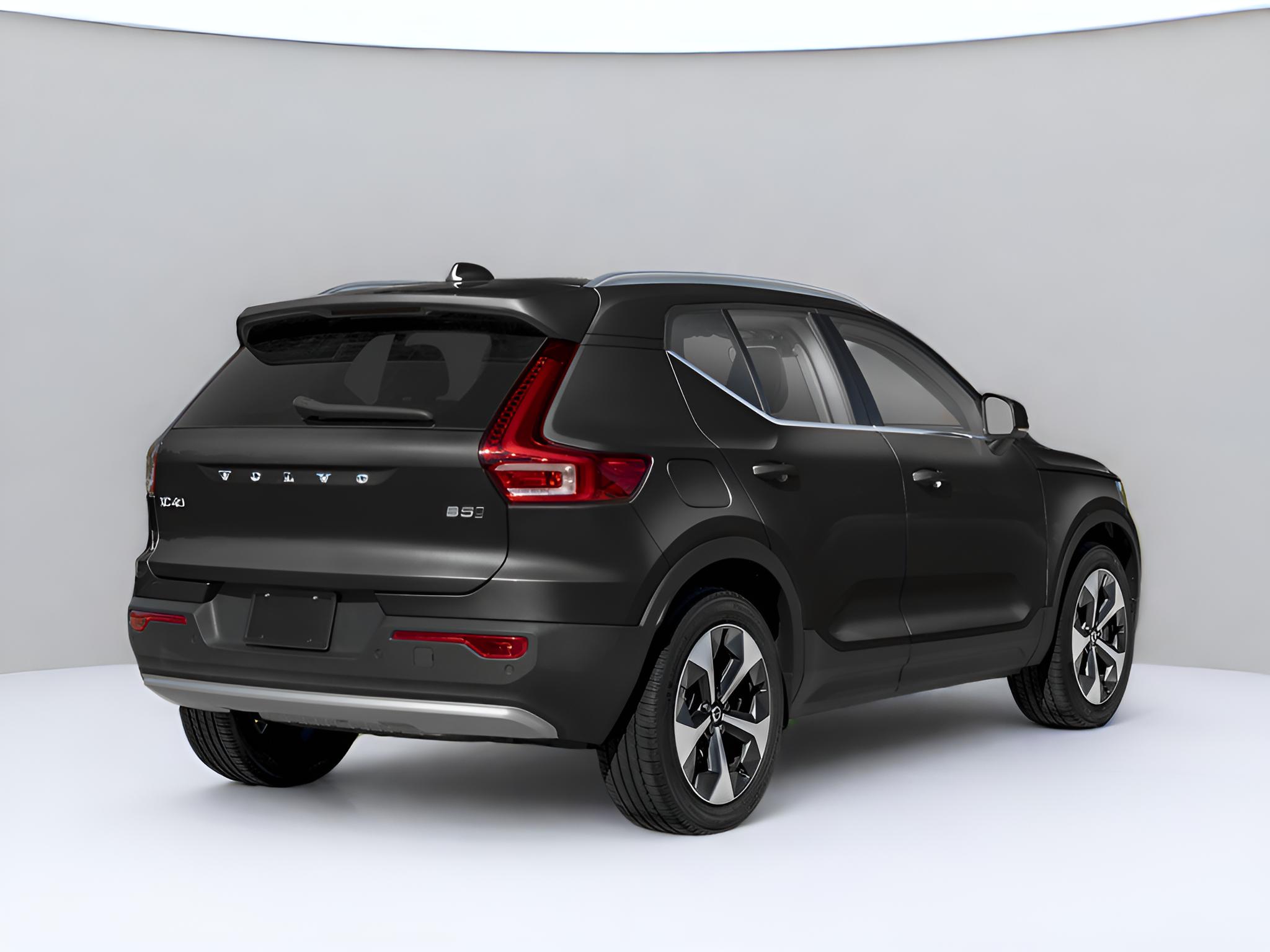 2025 Volvo XC40 B5 Core