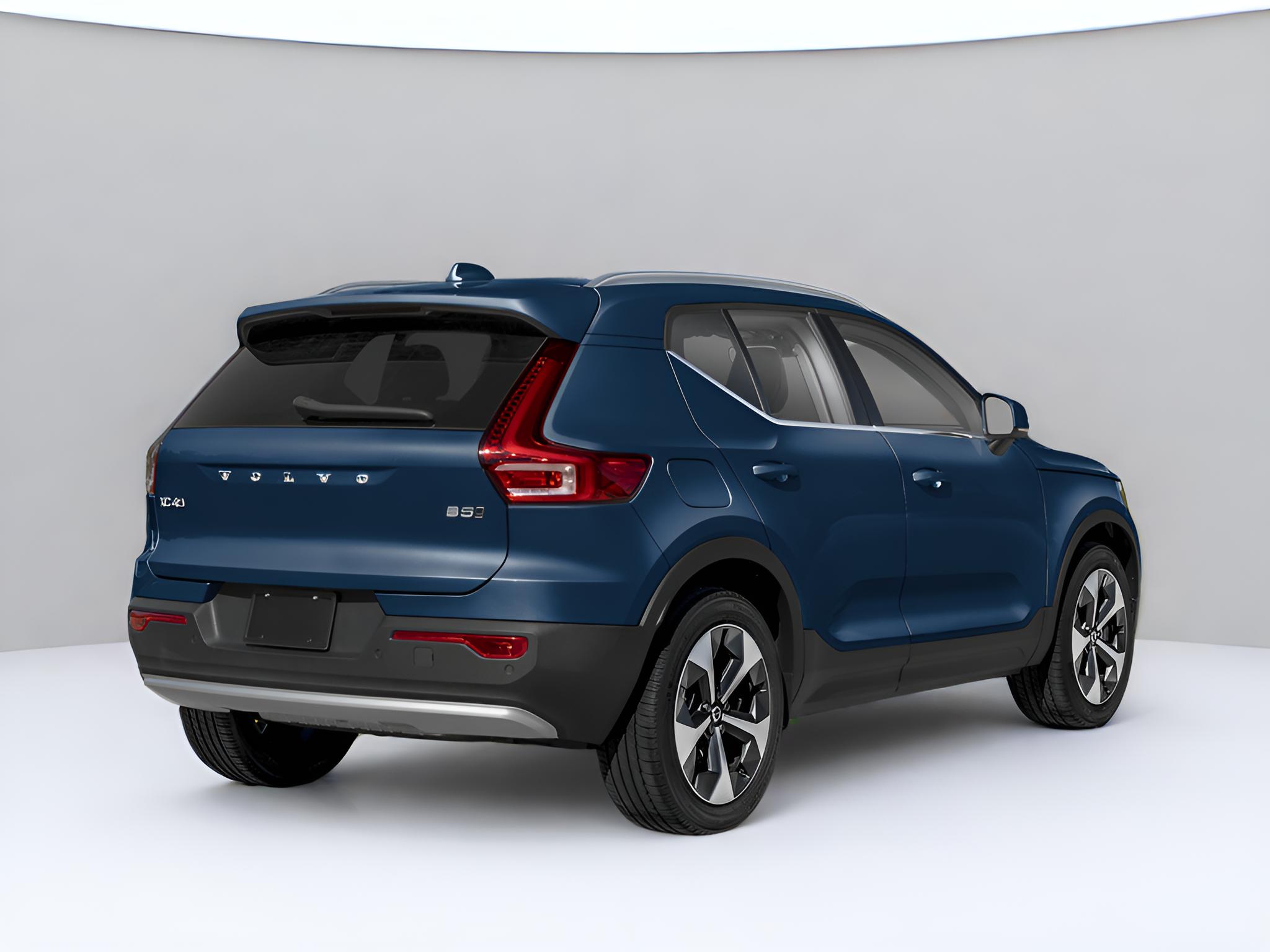 2025 Volvo XC40 B5 Plus Bright Theme