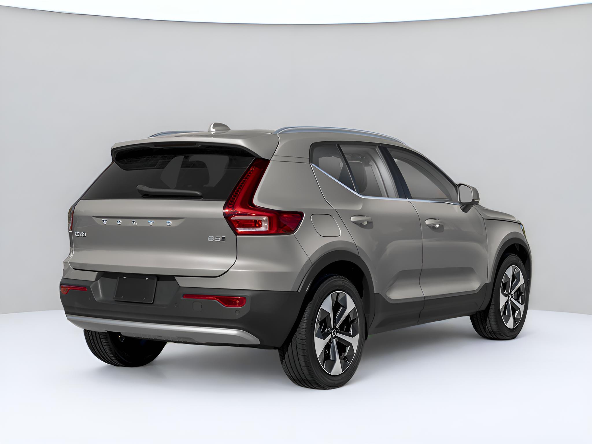 2025 Volvo XC40 B5 Plus Bright Theme
