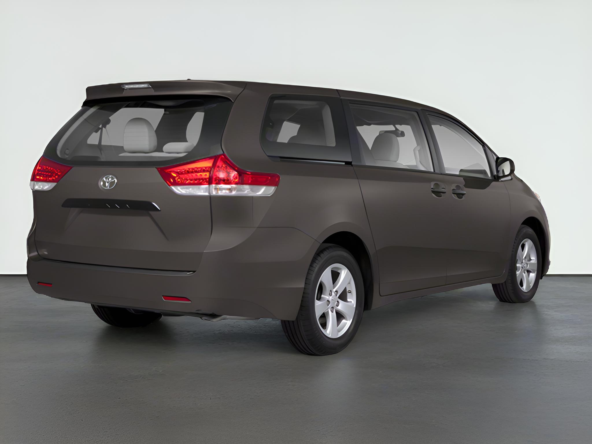 2012 Toyota Sienna LE 8 Passenger