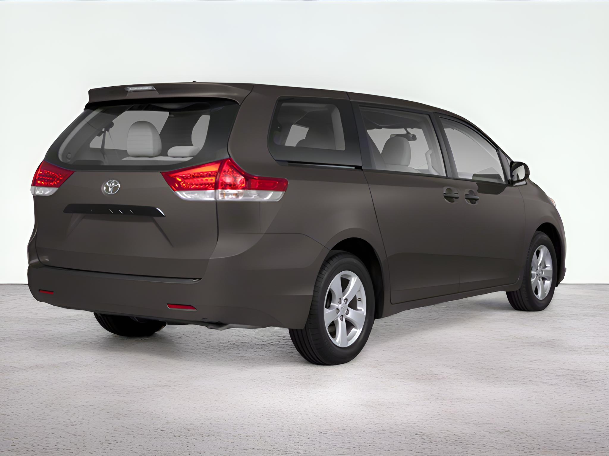 2012 Toyota Sienna LE 8 Passenger