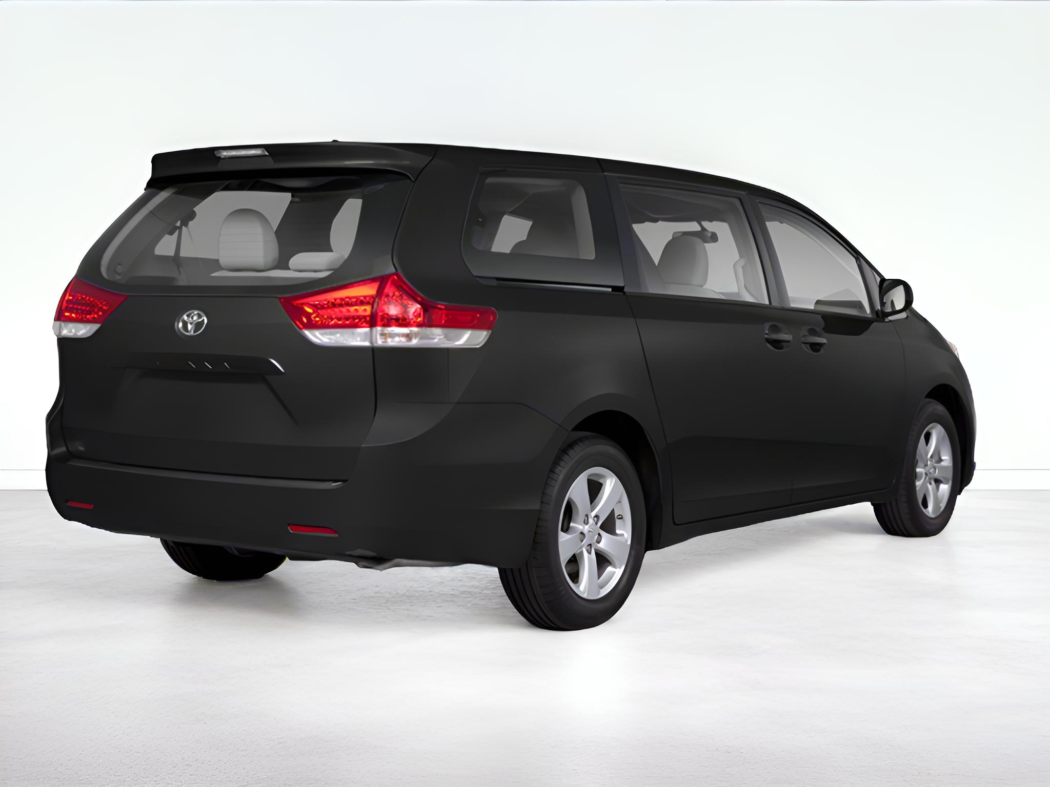 2012 Toyota Sienna LE 8 Passenger