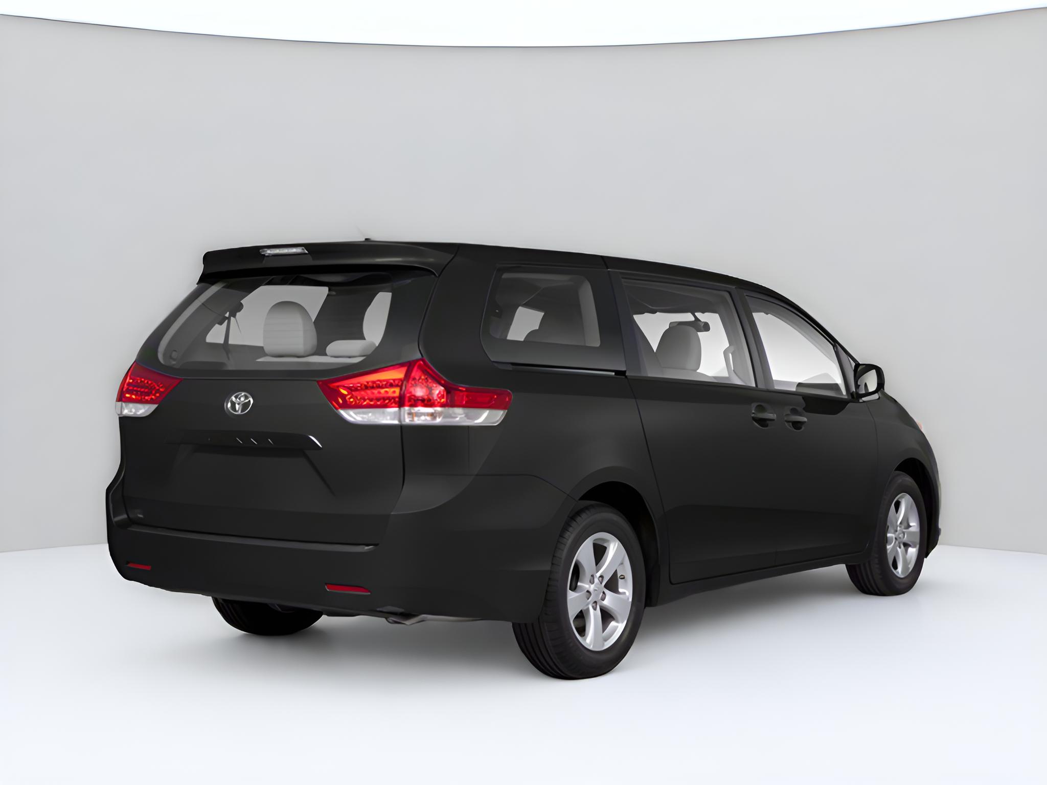 2012 Toyota Sienna LE 8 Passenger