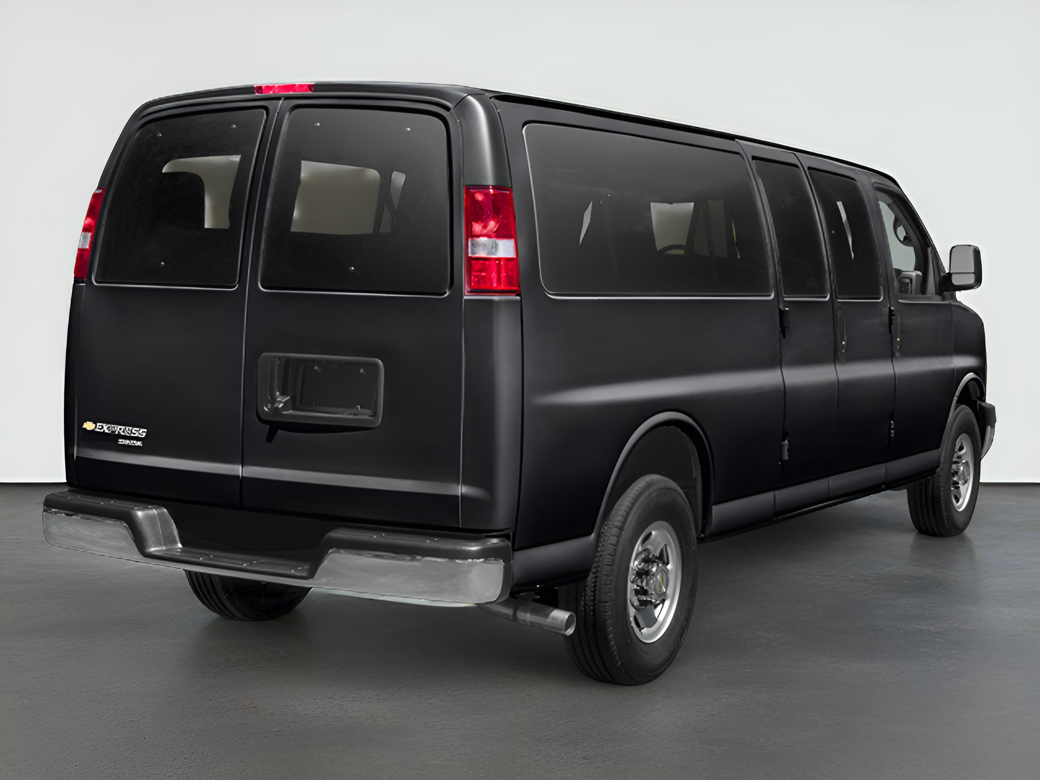 2017 Chevrolet Express Passenger LT