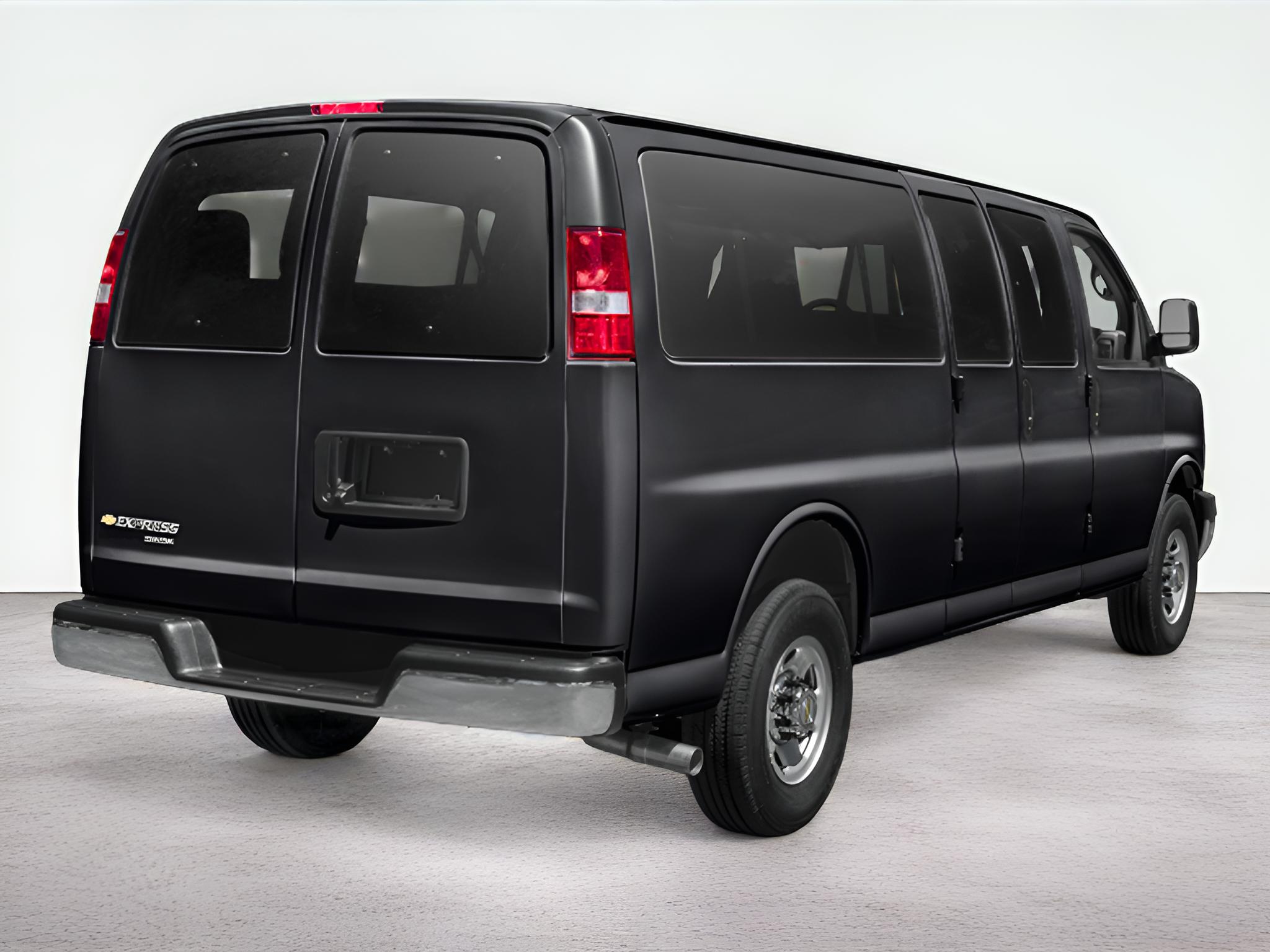 2017 Chevrolet Express Passenger LT