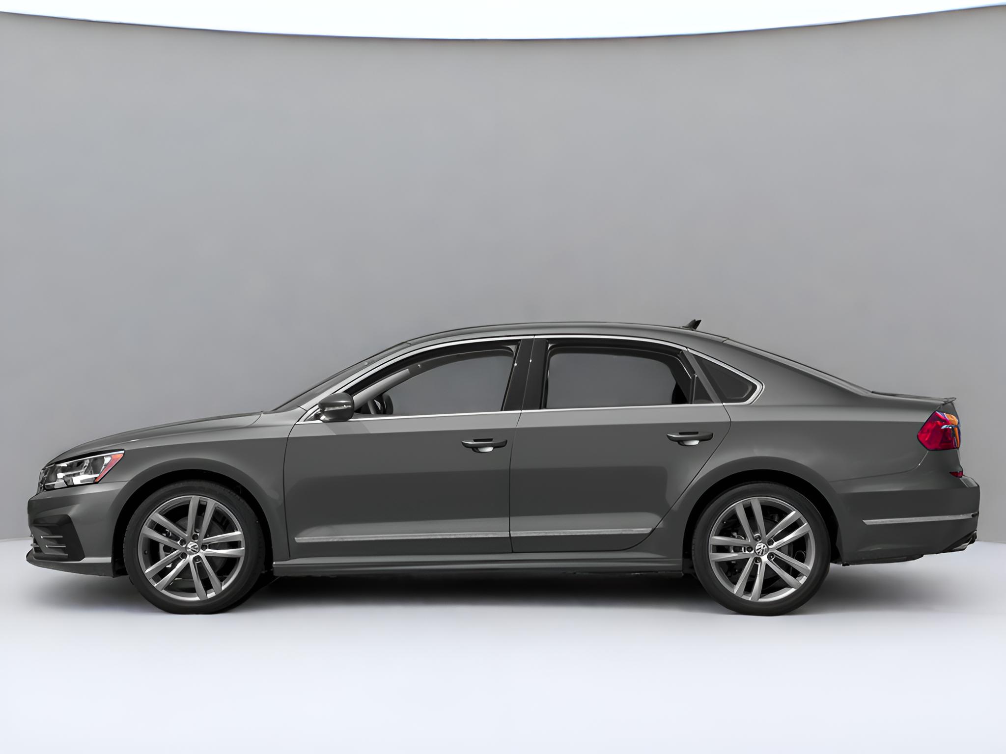 2017 Volkswagen Passat R-Line w/Comfort Pkg