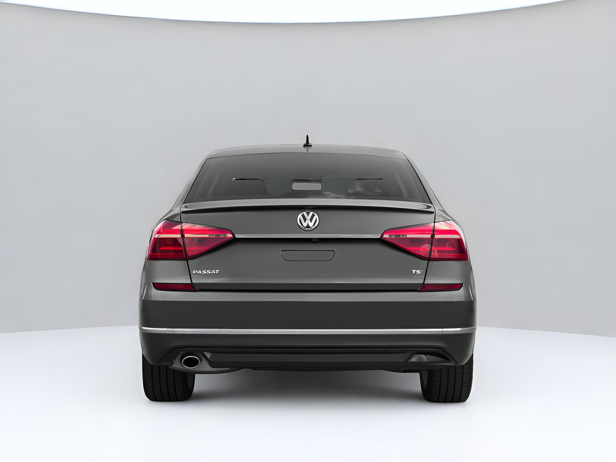 2017 Volkswagen Passat R-Line w/Comfort Pkg