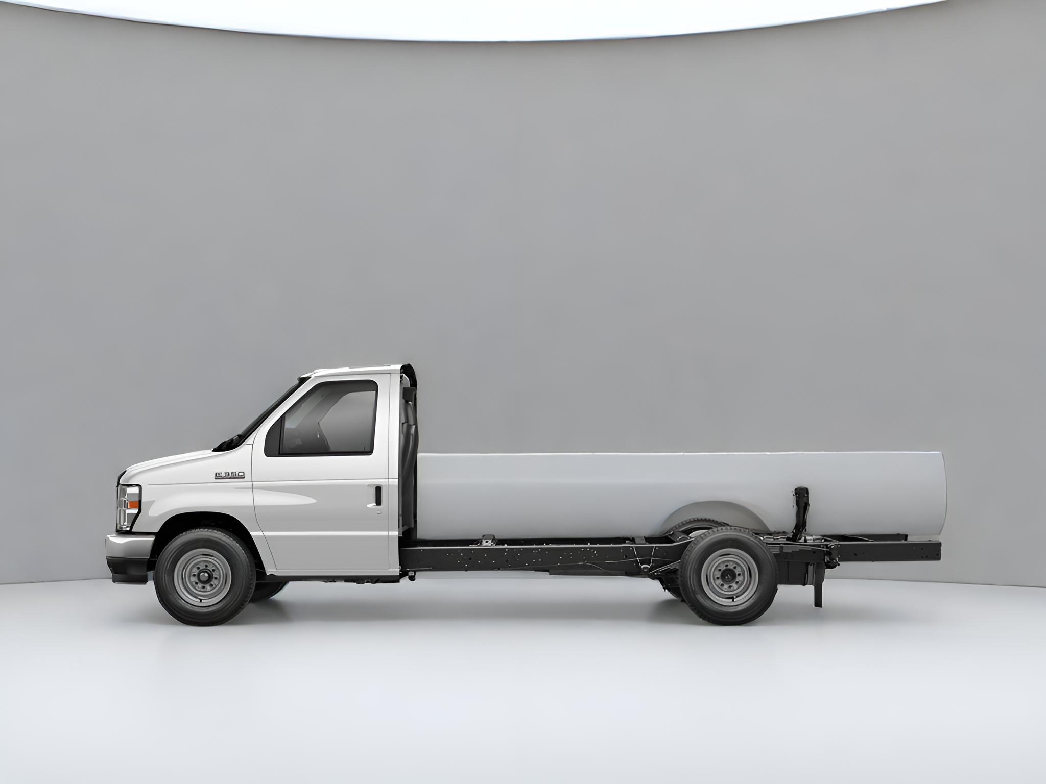 2025 Ford E-Series Cutaway Base Cutaway