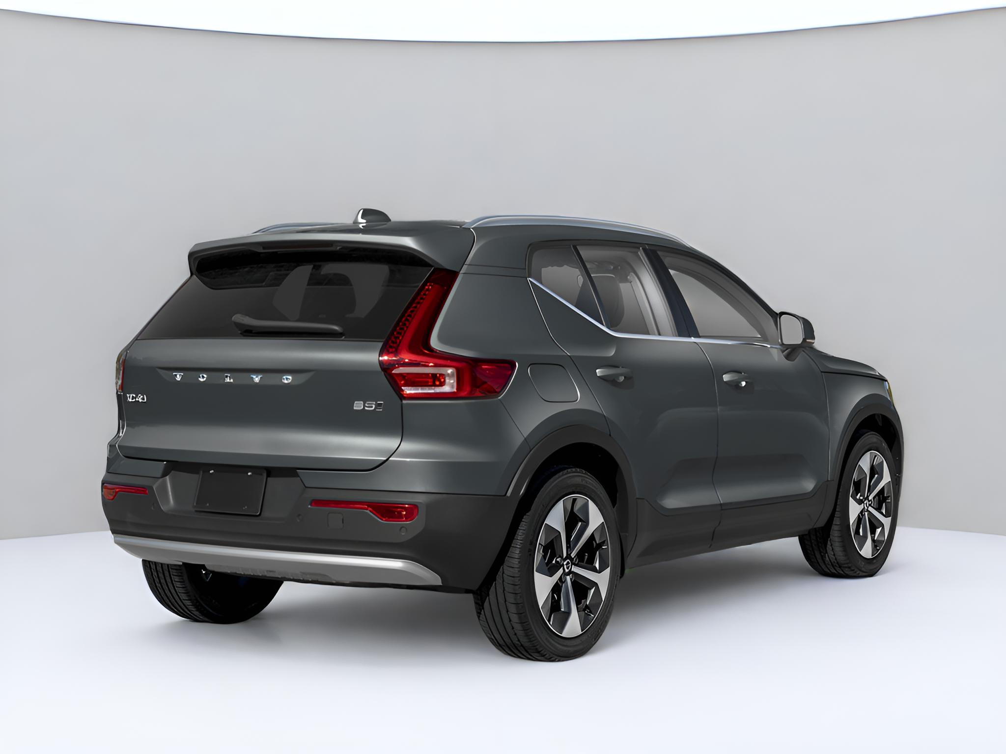 2025 Volvo XC40 B5 Plus Dark Theme