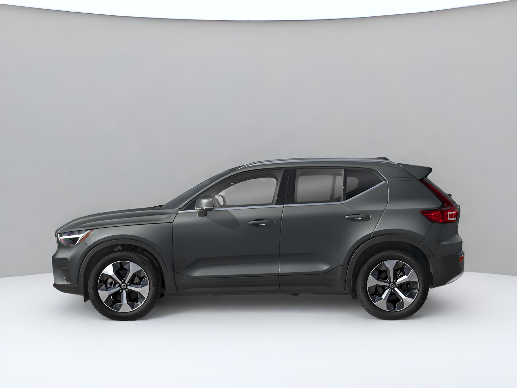2025 Volvo XC40 B5 Plus Dark Theme