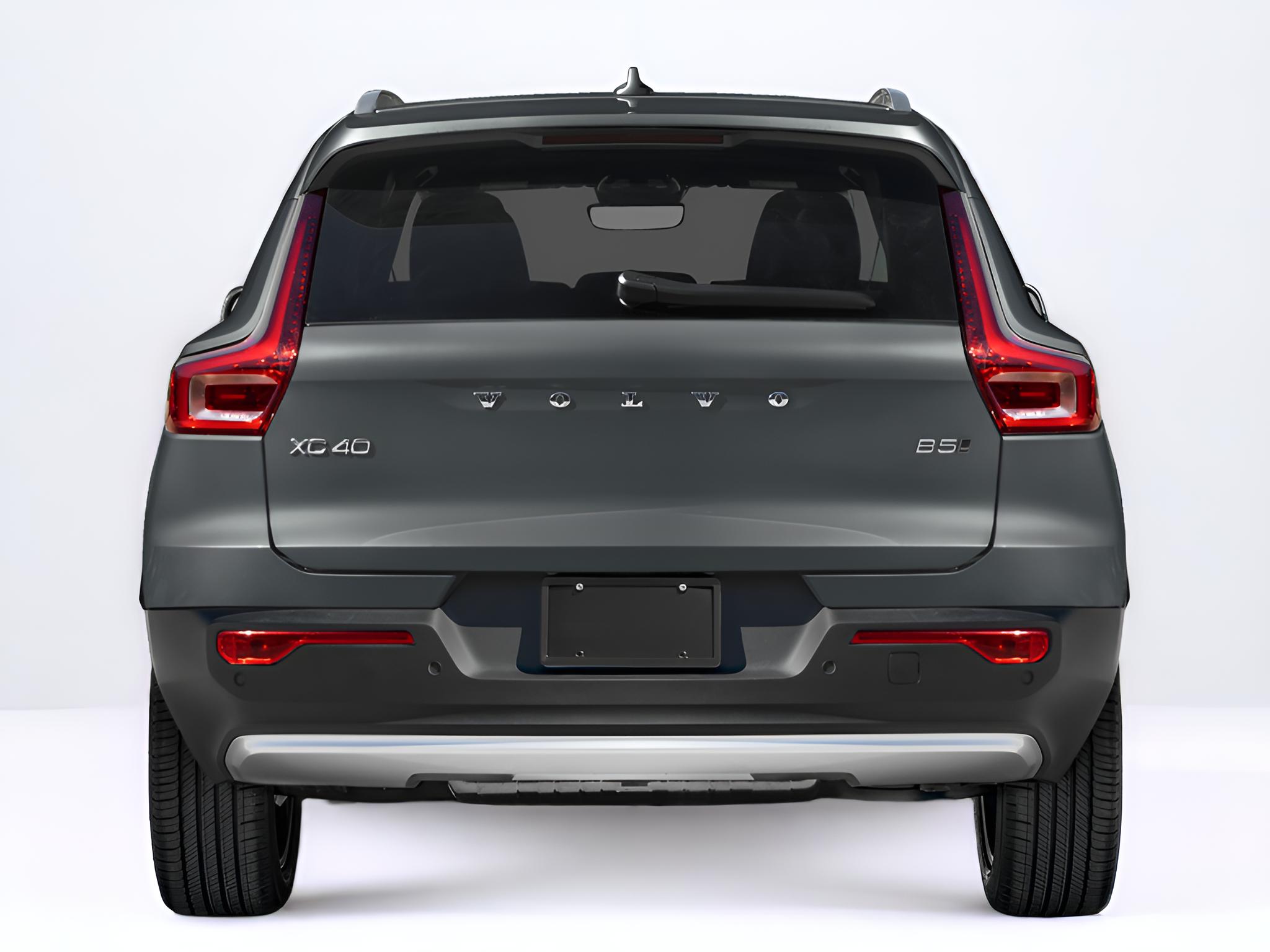 2025 Volvo XC40 B5 Plus Dark Theme