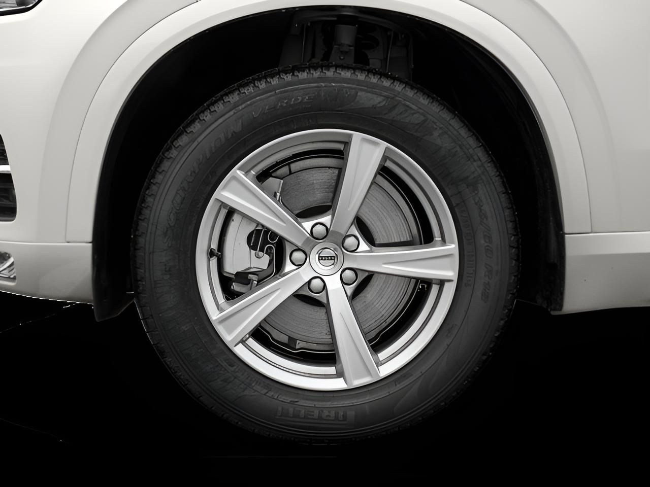 2018 Volvo XC90 T5 Momentum 5P