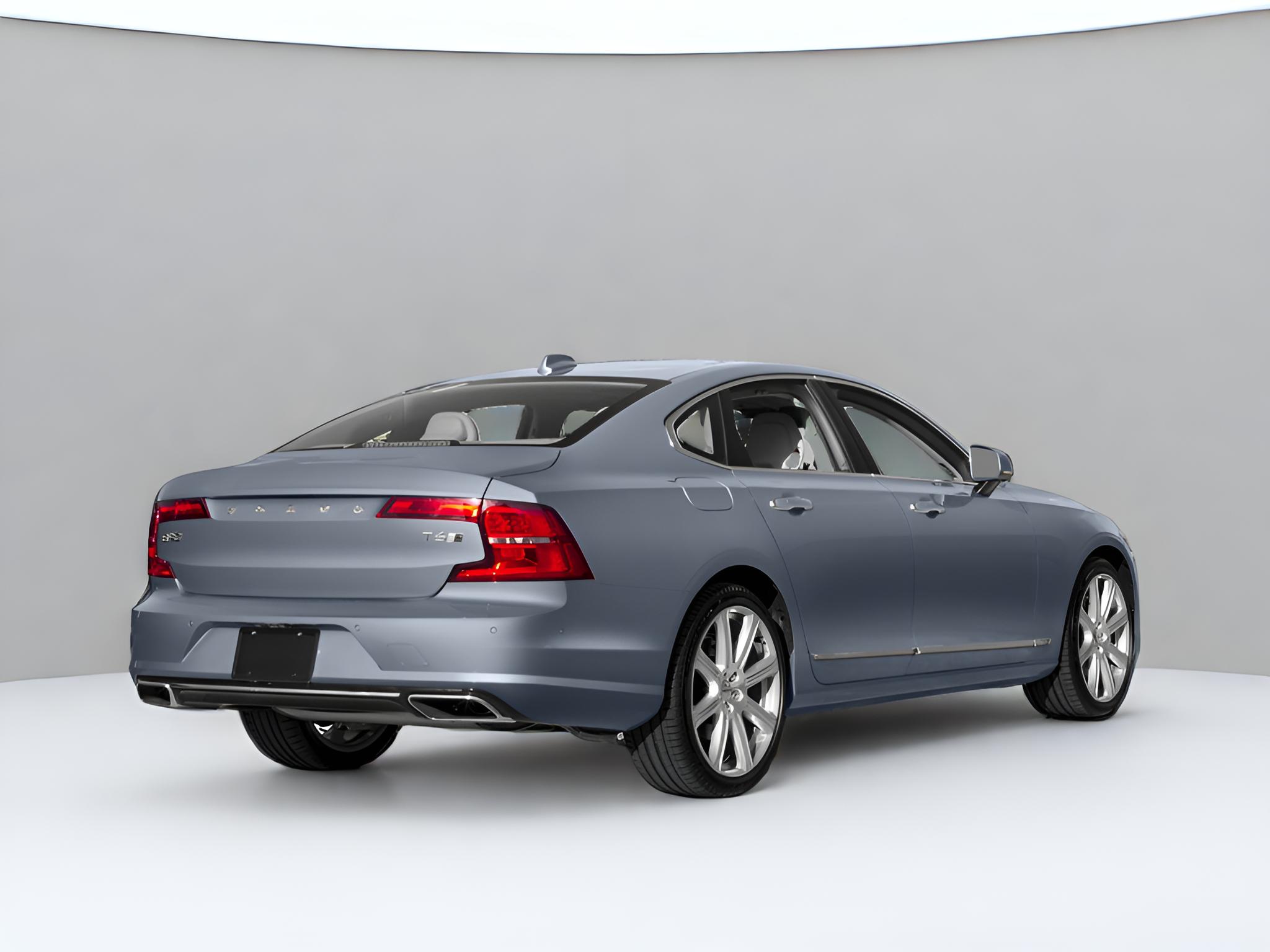 2017 Volvo S90 Momentum