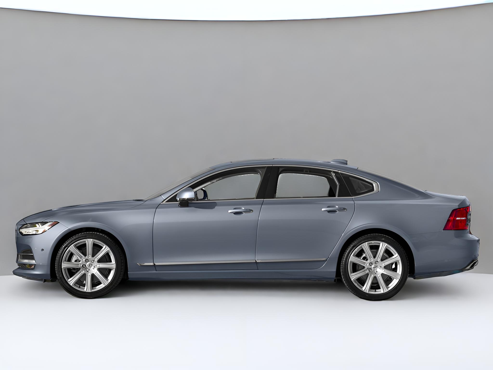2017 Volvo S90 Momentum