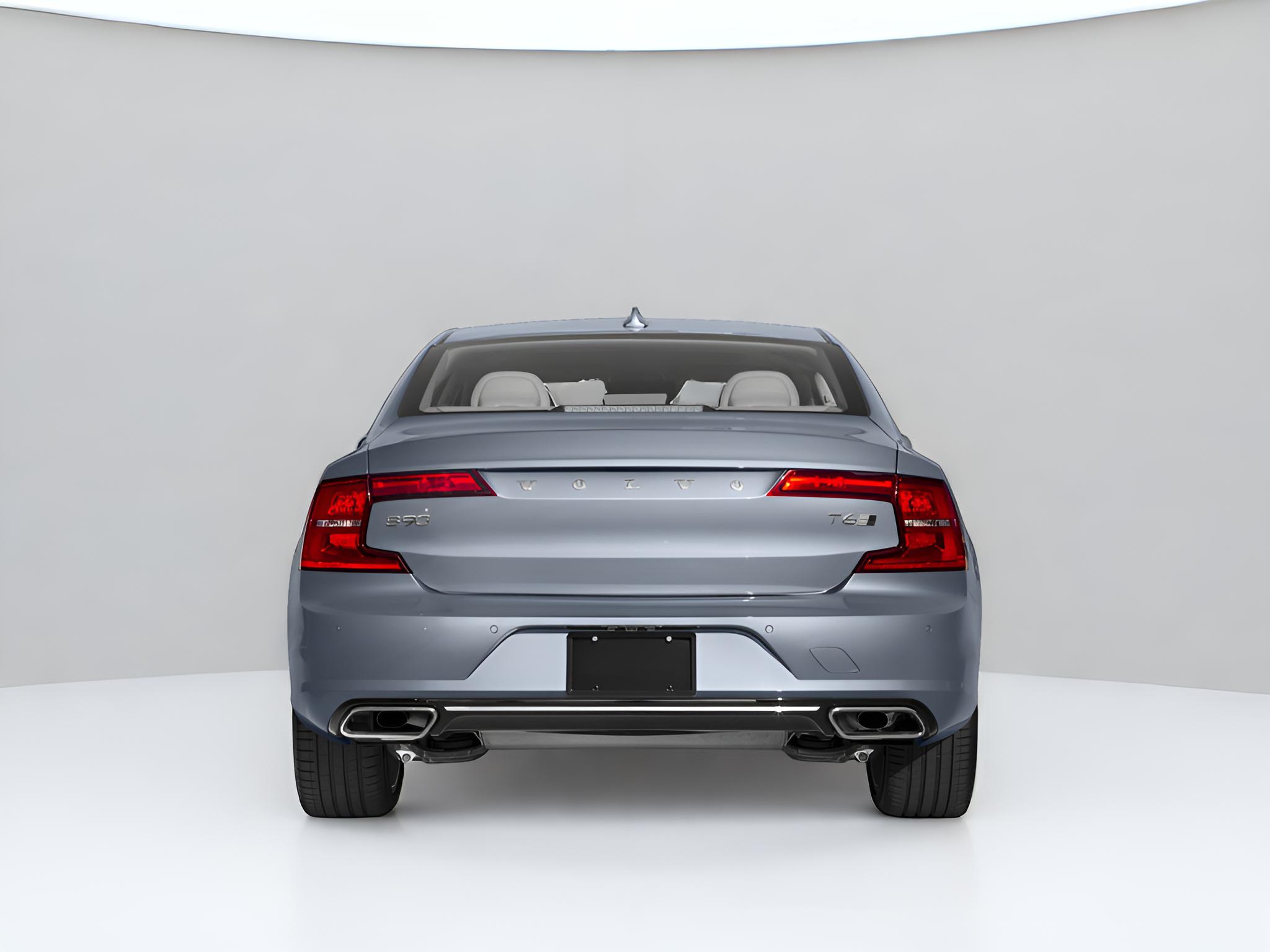 2017 Volvo S90 Momentum