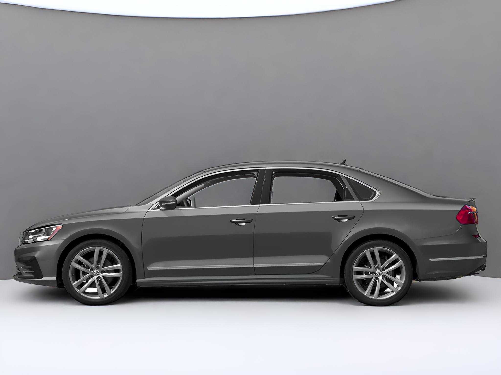 2017 Volkswagen Passat R-Line w/Comfort Pkg