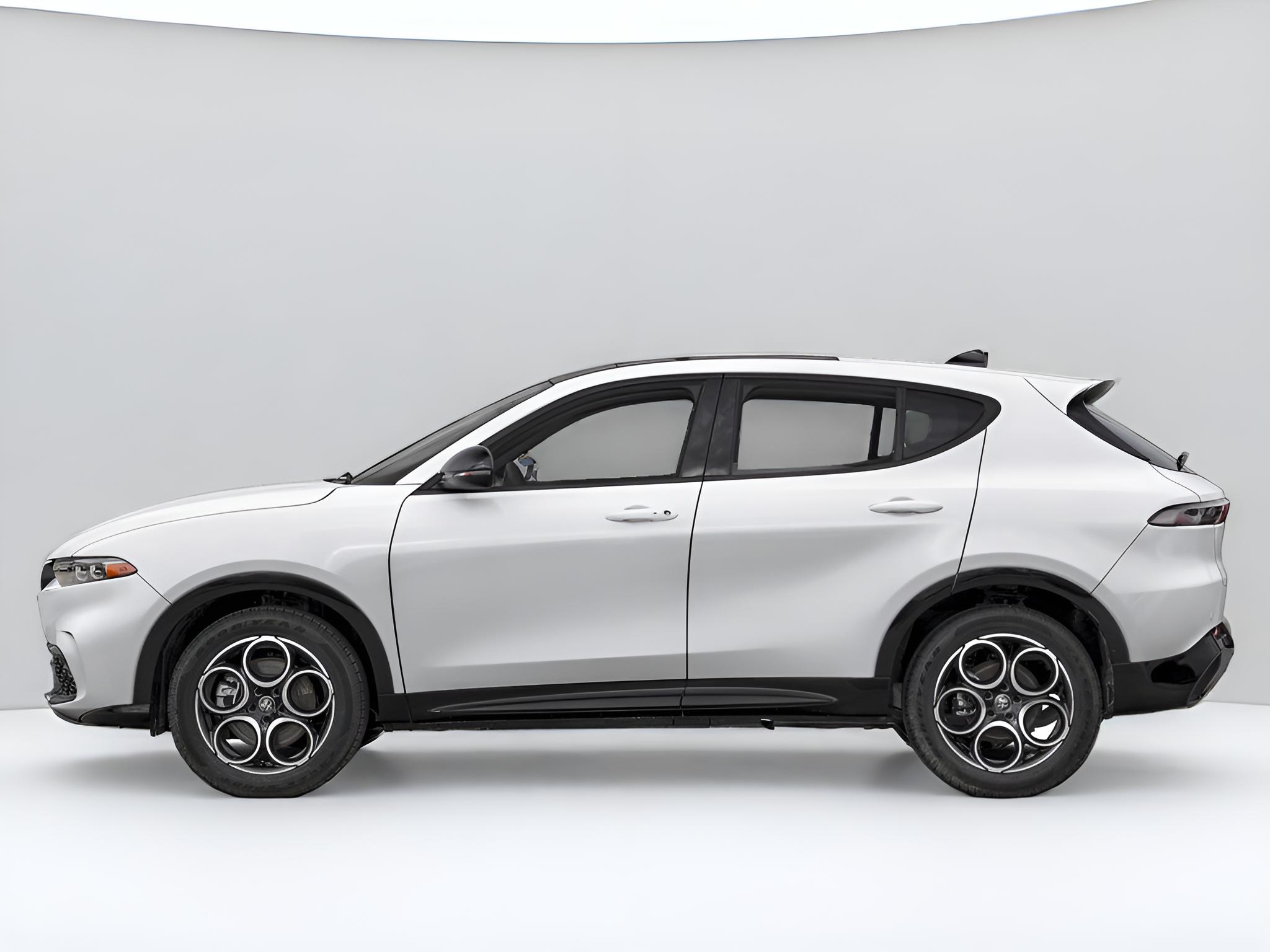 2025 Alfa Romeo Tonale Base